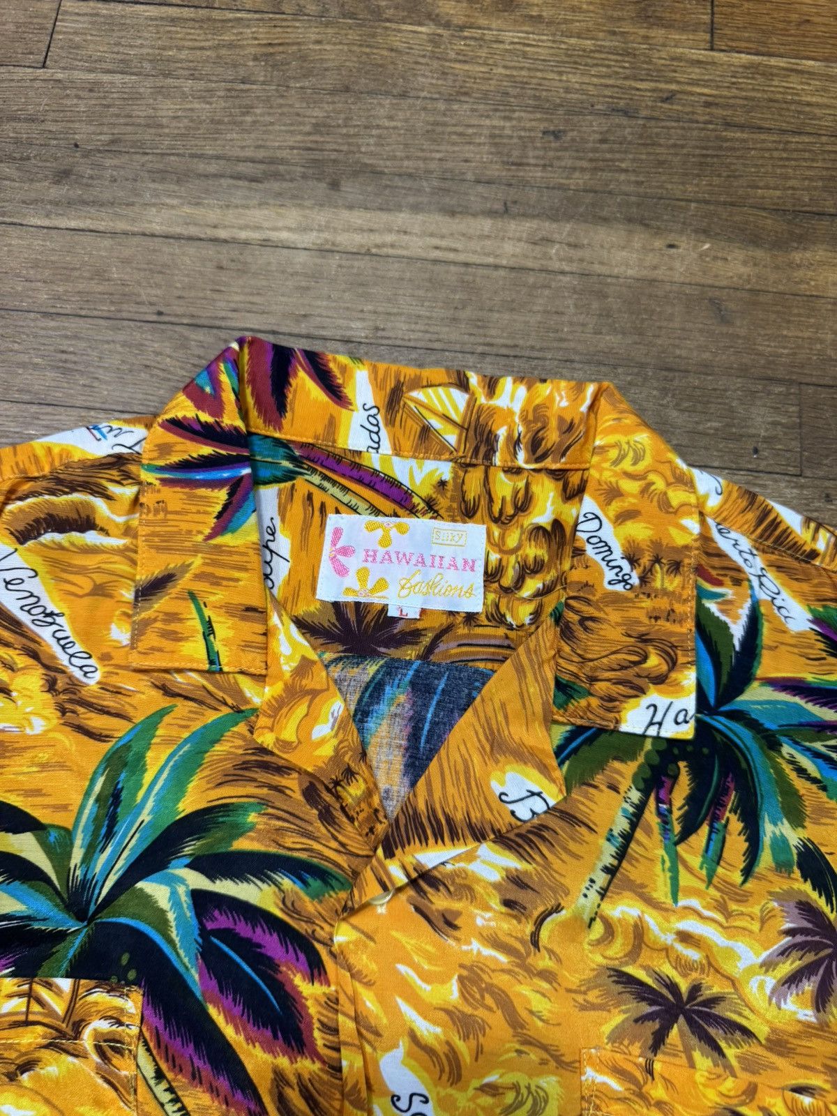 Vintage Vintage Silky Hawaiian Shirt Size US L / EU 52-54 / 3 - 3 Thumbnail