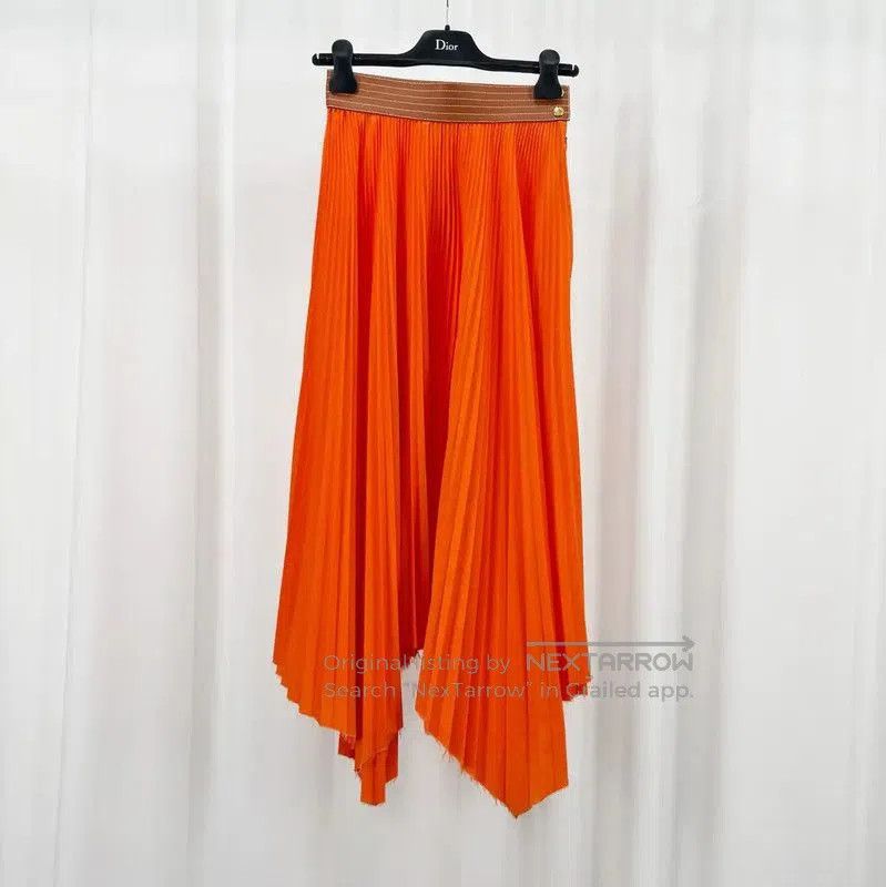 Loewe Loewe Pleated Skirt in Bright Orange . Size 22" - 1 Thumbnail