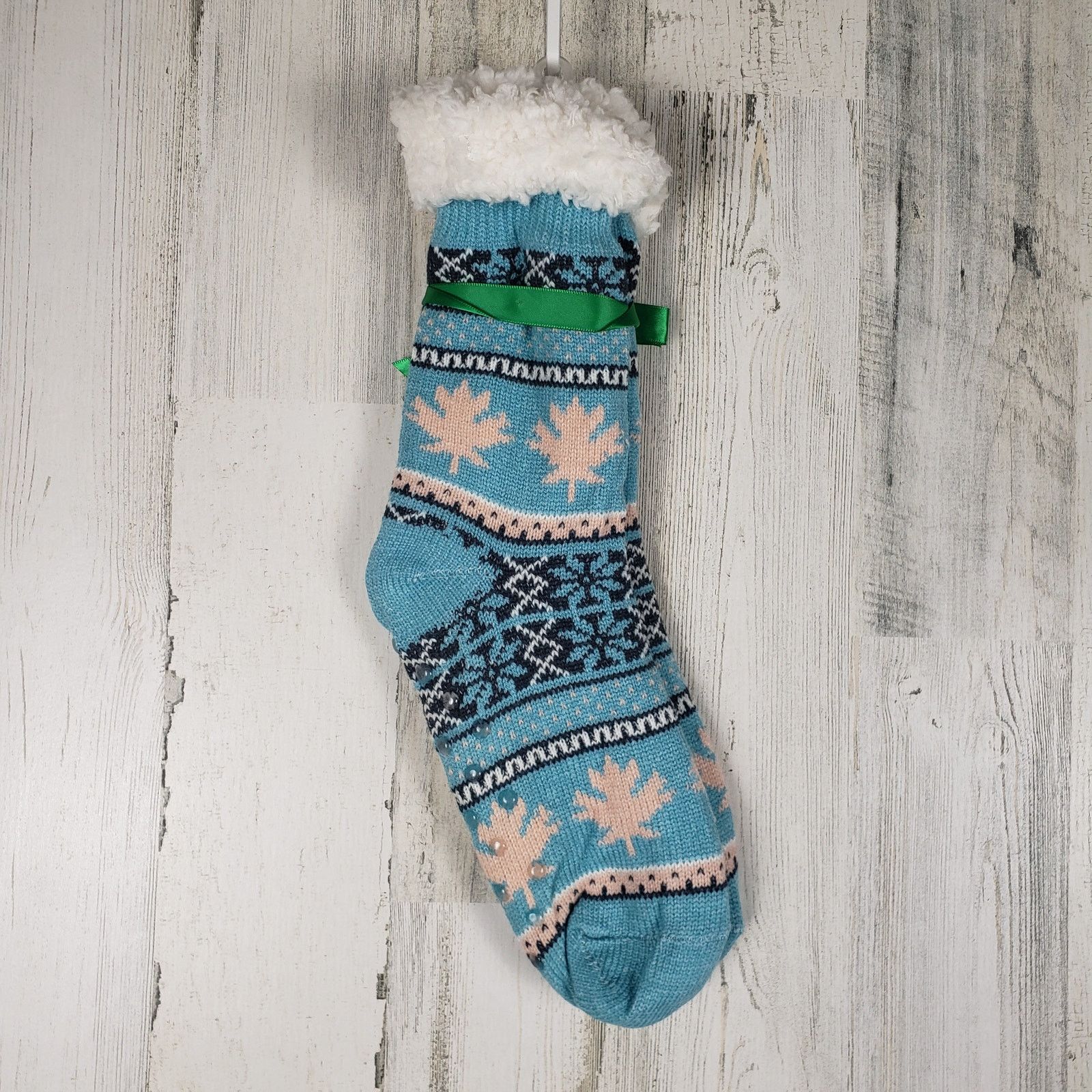 Other NWT Sherpa Lined Knit Winter Snowflake No-Slip Slipper Socks Size ONE SIZE - 6 Thumbnail