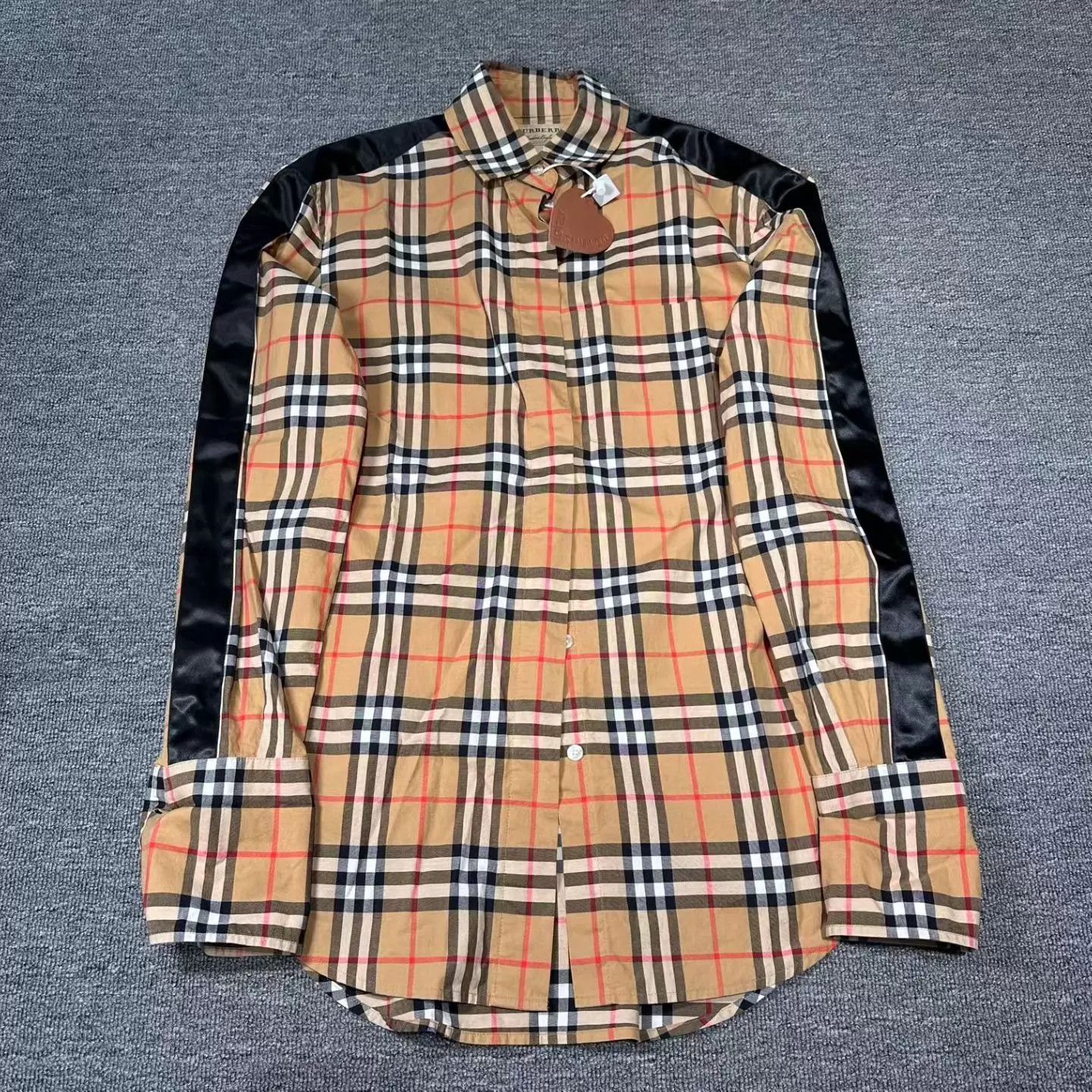 Burberry Burberry shirt uk6 99 new Size XS / US 0-2 / IT 36-38 - 1 Thumbnail