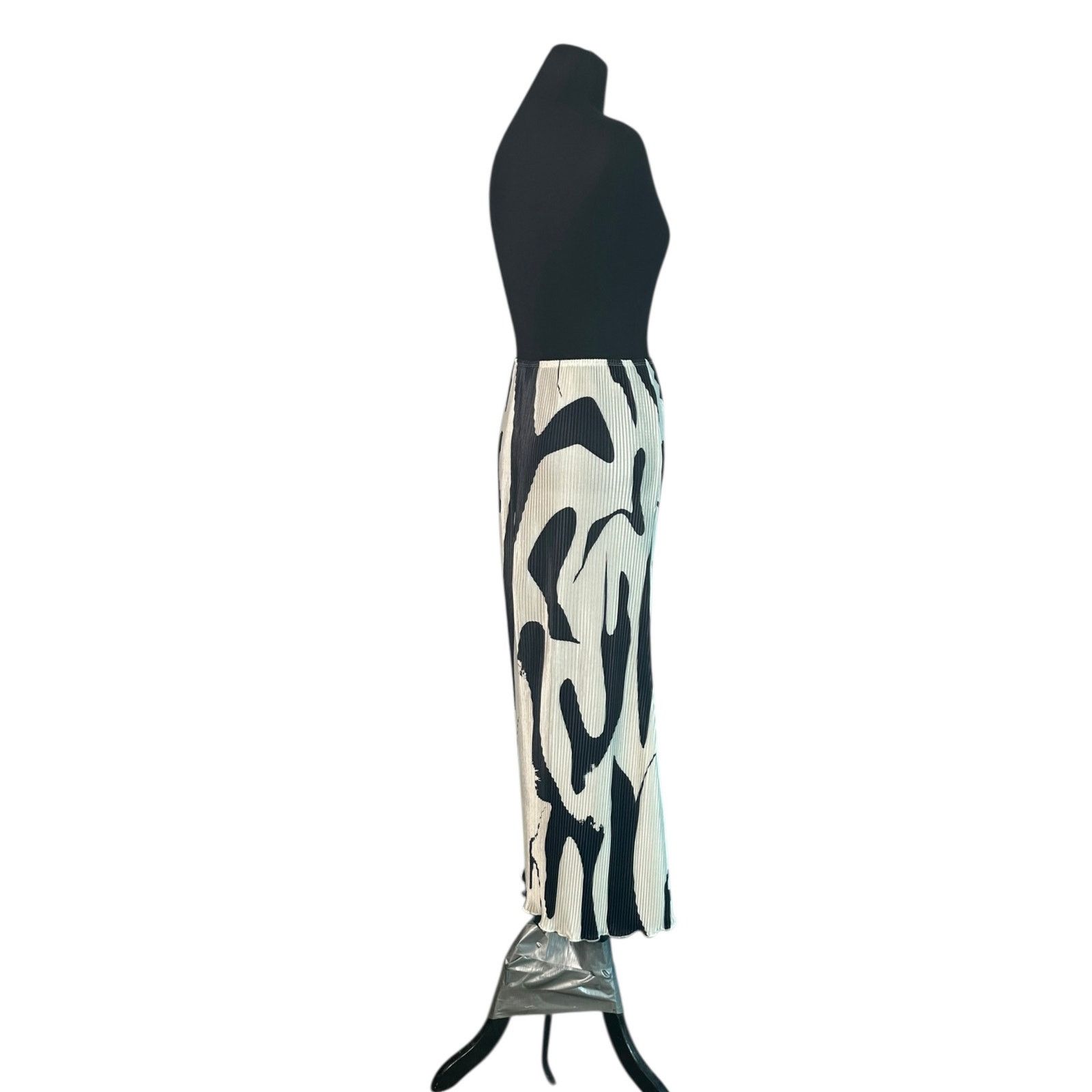 Shein Shein white black print pleated pull on maxi skirt size XL Size 34" / US 12 / IT 48 - 7 Thumbnail