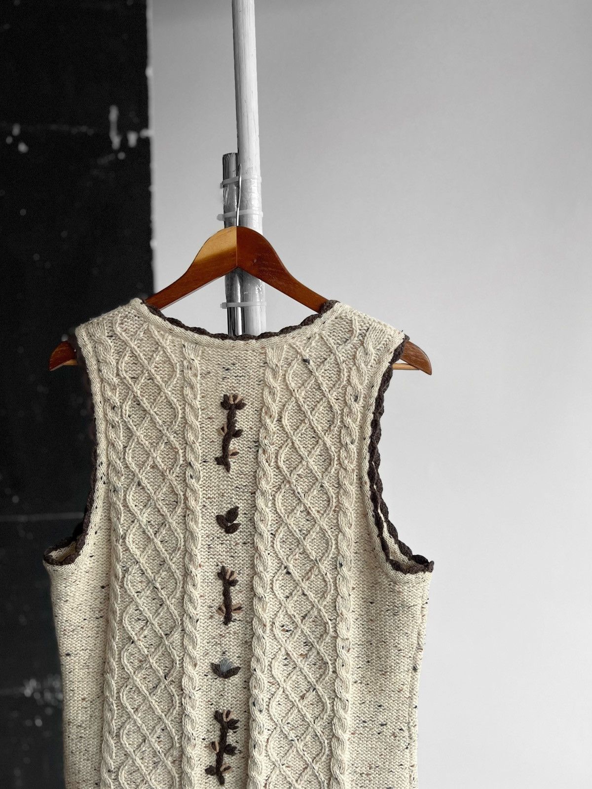 Vintage Vintage Womens Austrian Knitted Y2K Cute Vest 90s Style Size M / US 6-8 / IT 42-44 - 4 Thumbnail