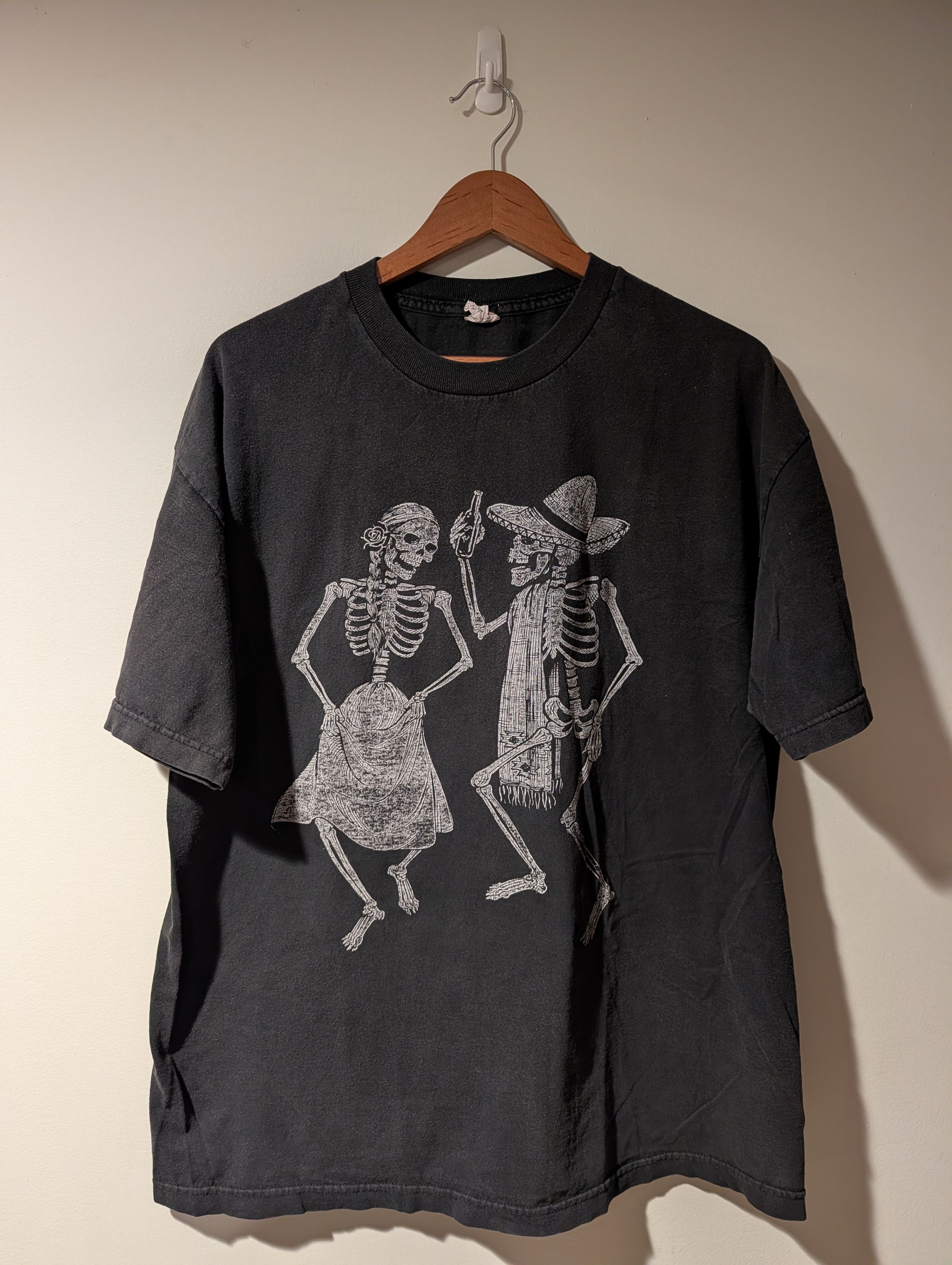 Arts & Science Vtg 90s Dancing Skeletons Mariachi Day of the Dead T-Shirt Size US XL / EU 56 / 4 - 1 Thumbnail