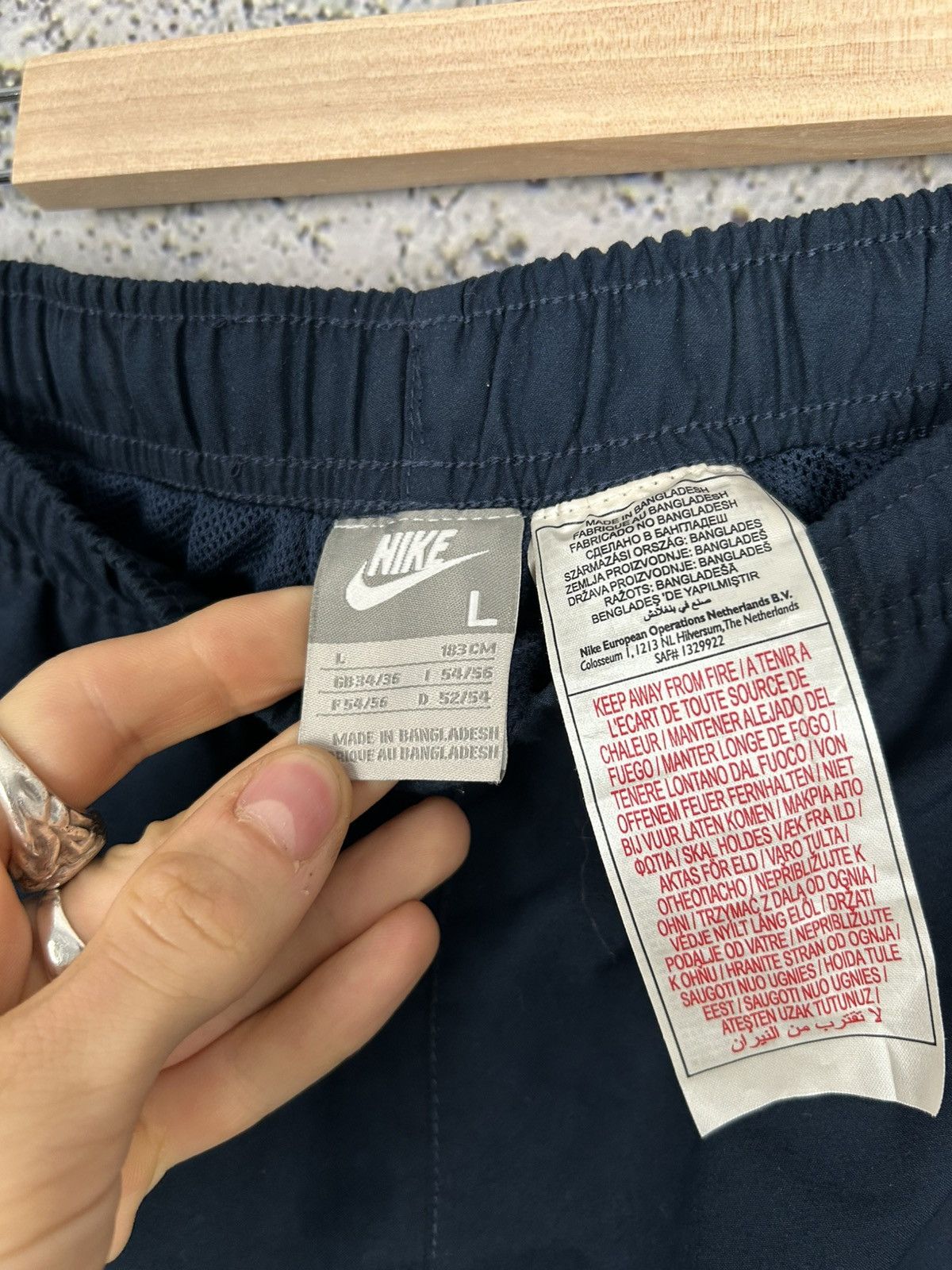 Nike Vintage Nike Shorts 3/4 Sportswear Football Y2K 00s Size US 34 / EU 50 - 5 Thumbnail