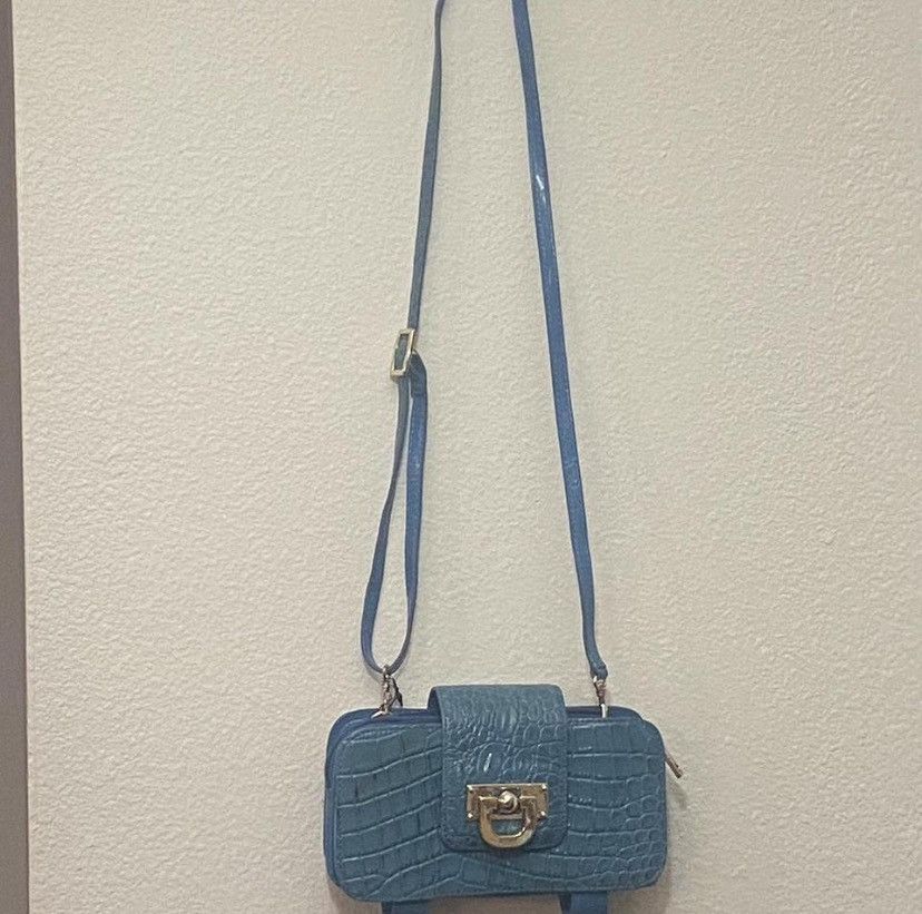 DKNY Vintage DKNY Teal crocodile leather cross body purse! Size ONE SIZE - 5 Thumbnail