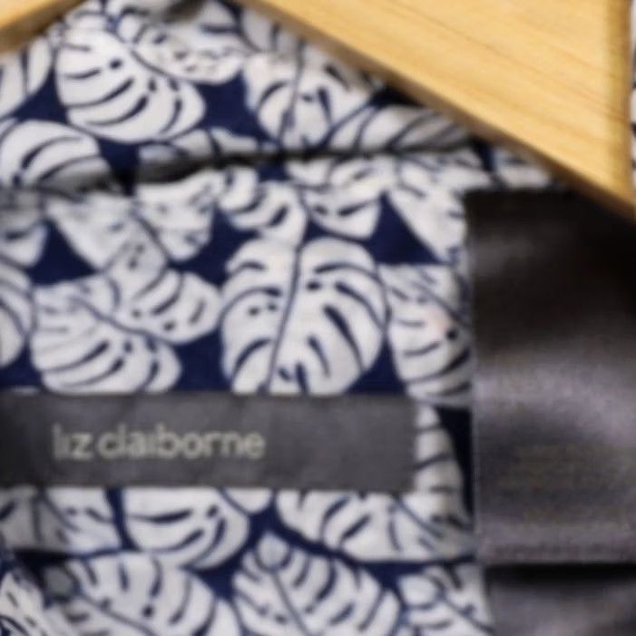 Liz Claiborne Liz Claiborne Womens Long Sleeve Button Down Shirt Tropical Leaf Print Size M Size M / US 6-8 / IT 42-44 - 7 Thumbnail