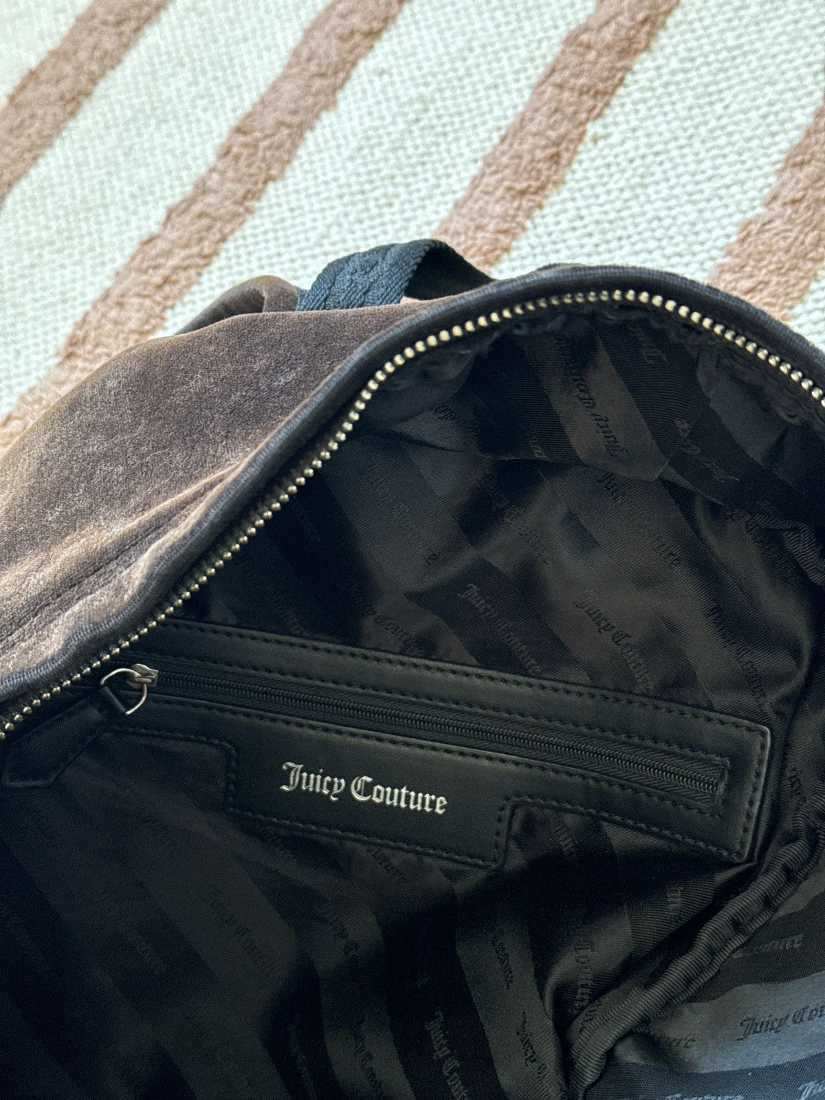 Juicy Couture × Vintage VINTAGE JUICY COUTURE VELOUR CUTE BACKPACK Size ONE SIZE - 11 Thumbnail
