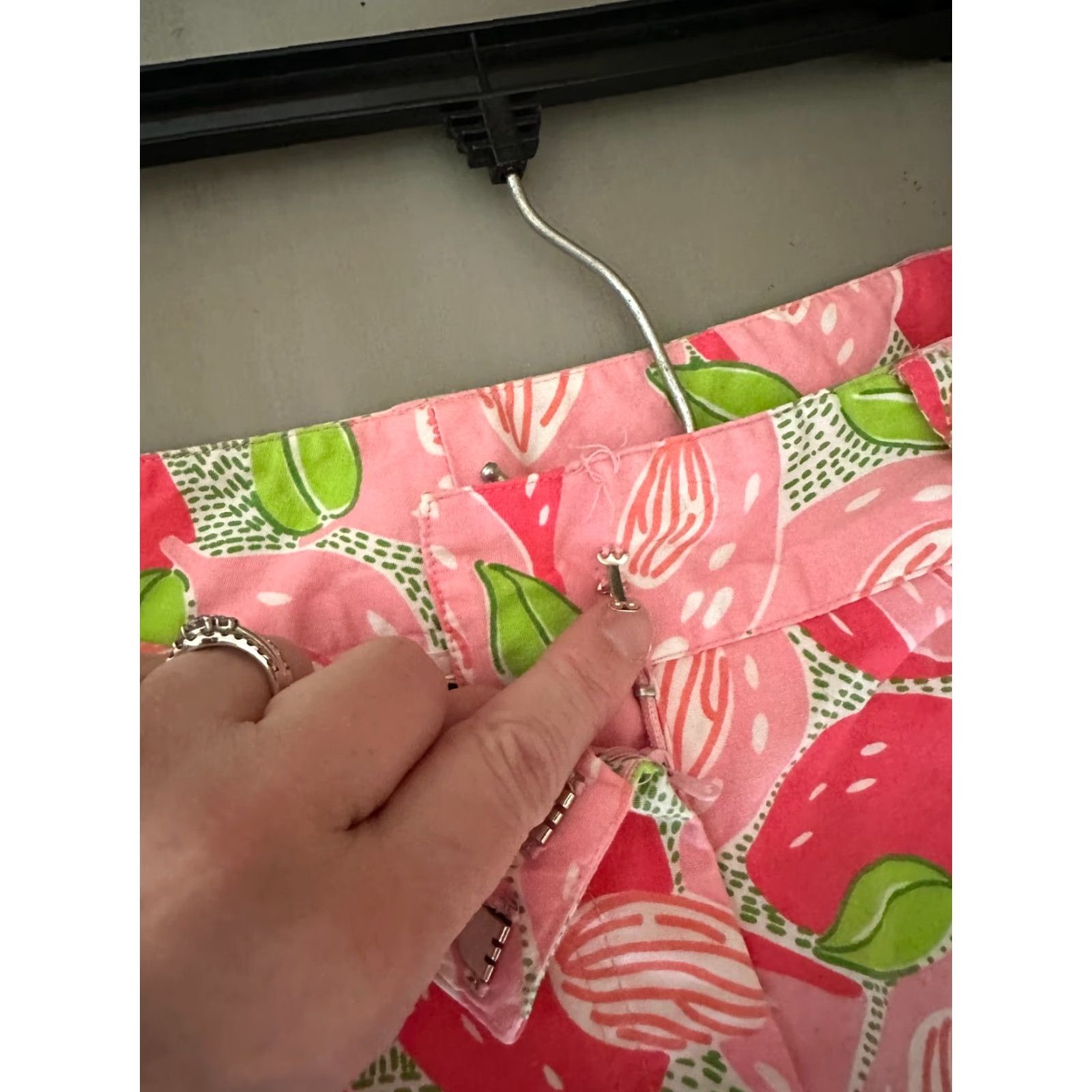 Lilly Pulitzer Lilly Pulitzer Pants Multicolor Womens Size 0 Ankle Fruits Regulation Closure Repaired Needs See Description Size 25" / US 0 / IT 36 - 4 Thumbnail