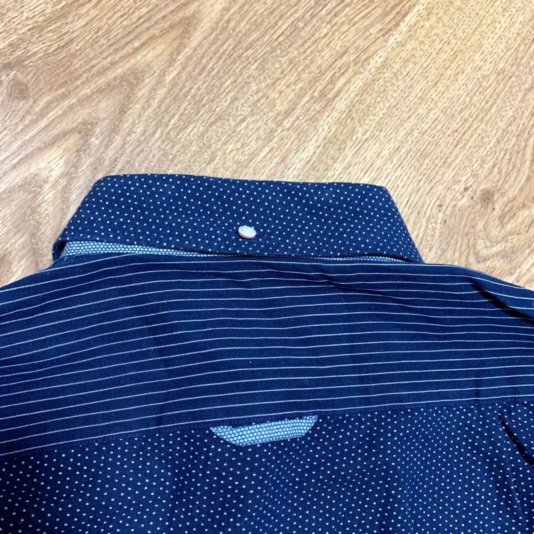 Gant GANT Mens Shirt Long Sleeve Indigo Fitted Size S Shirt Men Blue Cotton Logo Button-Up 90s? No Vintage GANT Mens Shirt Long Sleeve Indigo Fitted Size S Size US S / EU 44-46 / 1 - 7 Thumbnail