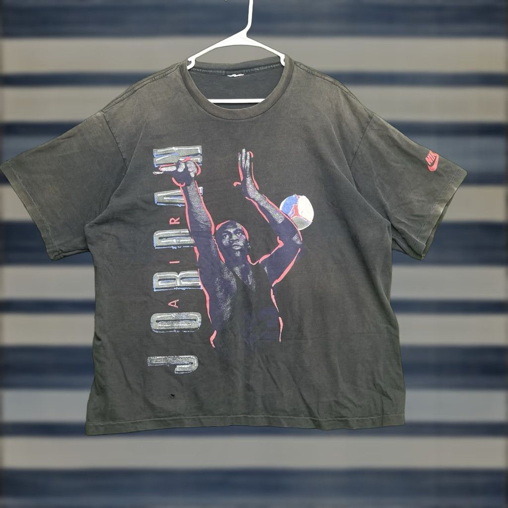 Nike VINTAGE Nike Michael Air Jordan Shirt Mens XL Slam Dunk Y2K Tag Black Rare Bulls Size US XL / EU 56 / 4 - 1 Thumbnail