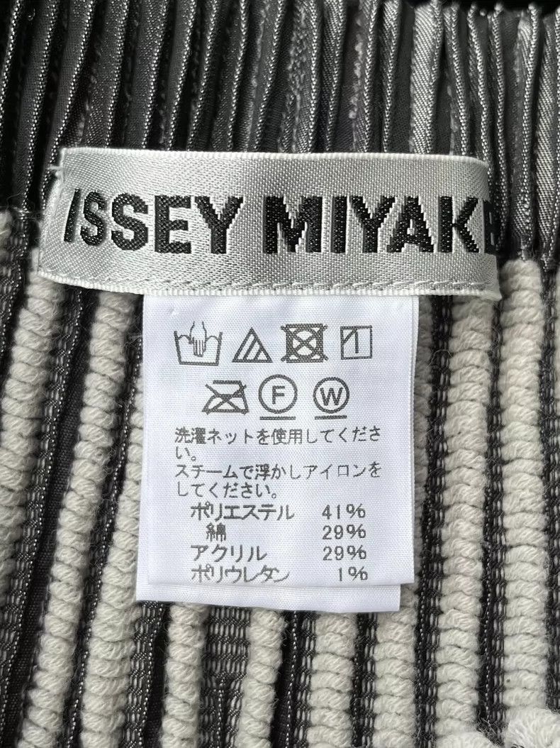 Issey Miyake Issey Miyake size:2 A grey main line skirt Size 31" - 7 Thumbnail