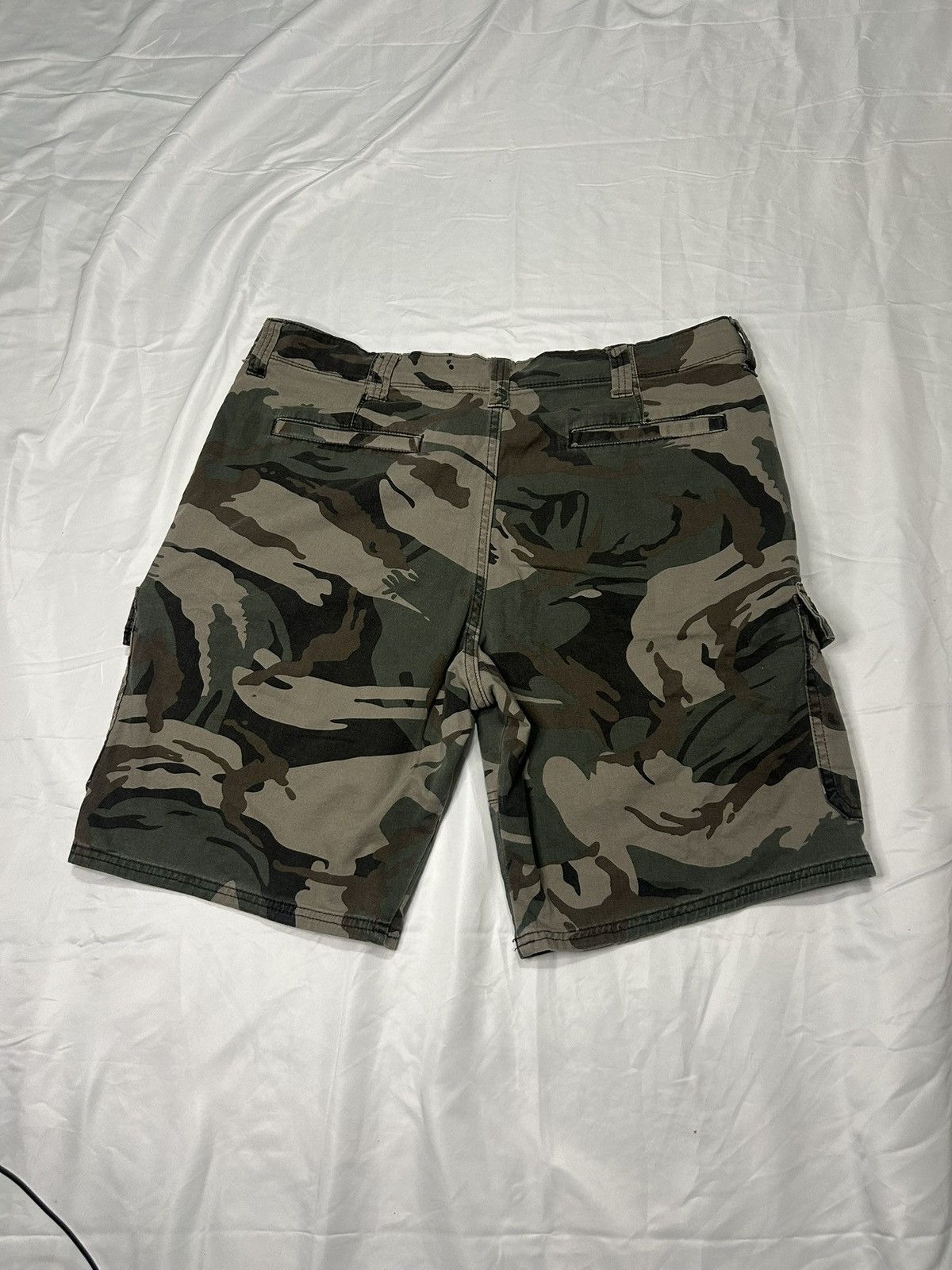 Wrangler WRANGLER CAM CARGO SHORTS - GREEN N KHAKI Size US 34 / EU 50 - 3 Thumbnail
