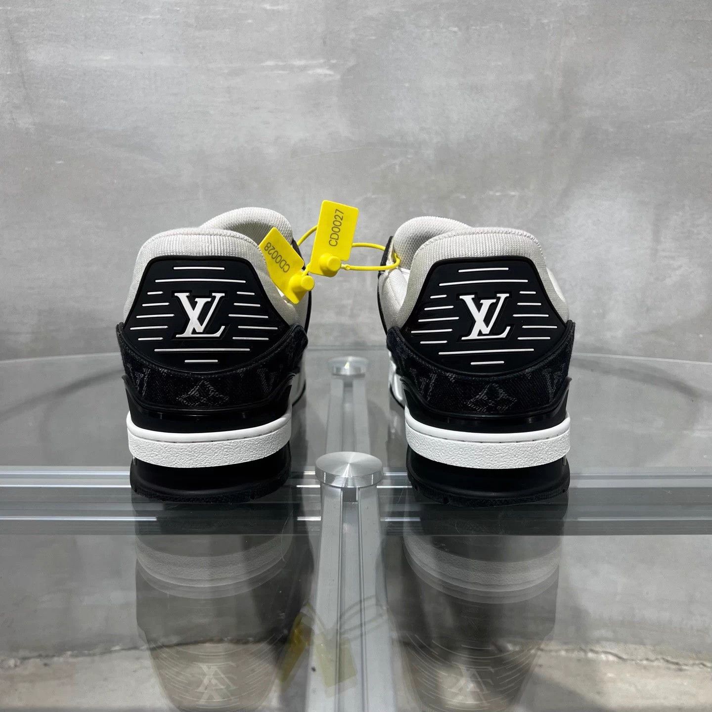 Louis Vuitton LV Trainer Black/White Denim UK9 43 Size US 10 / EU 43 - 6 Thumbnail
