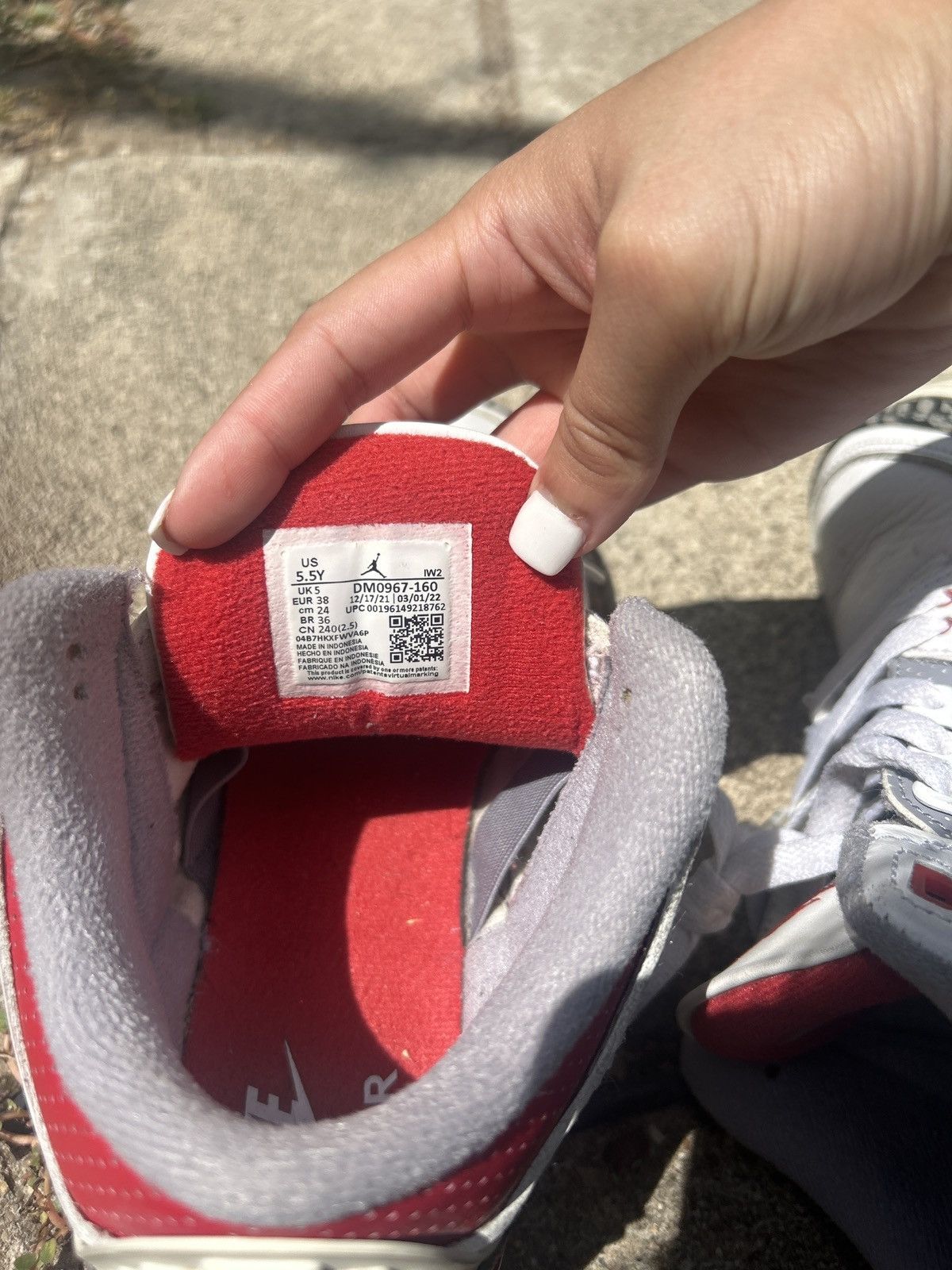 Jordan Brand J’s Fire Red 3s Size US 5.5 / EU 38 - 5 Thumbnail