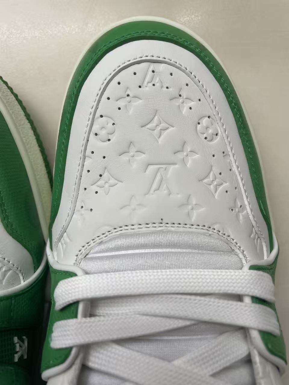 Louis Vuitton Louis Vuitton Trainer #54 Signature White & Green Sneakers Size US 9 / IT 39 - 6 Thumbnail