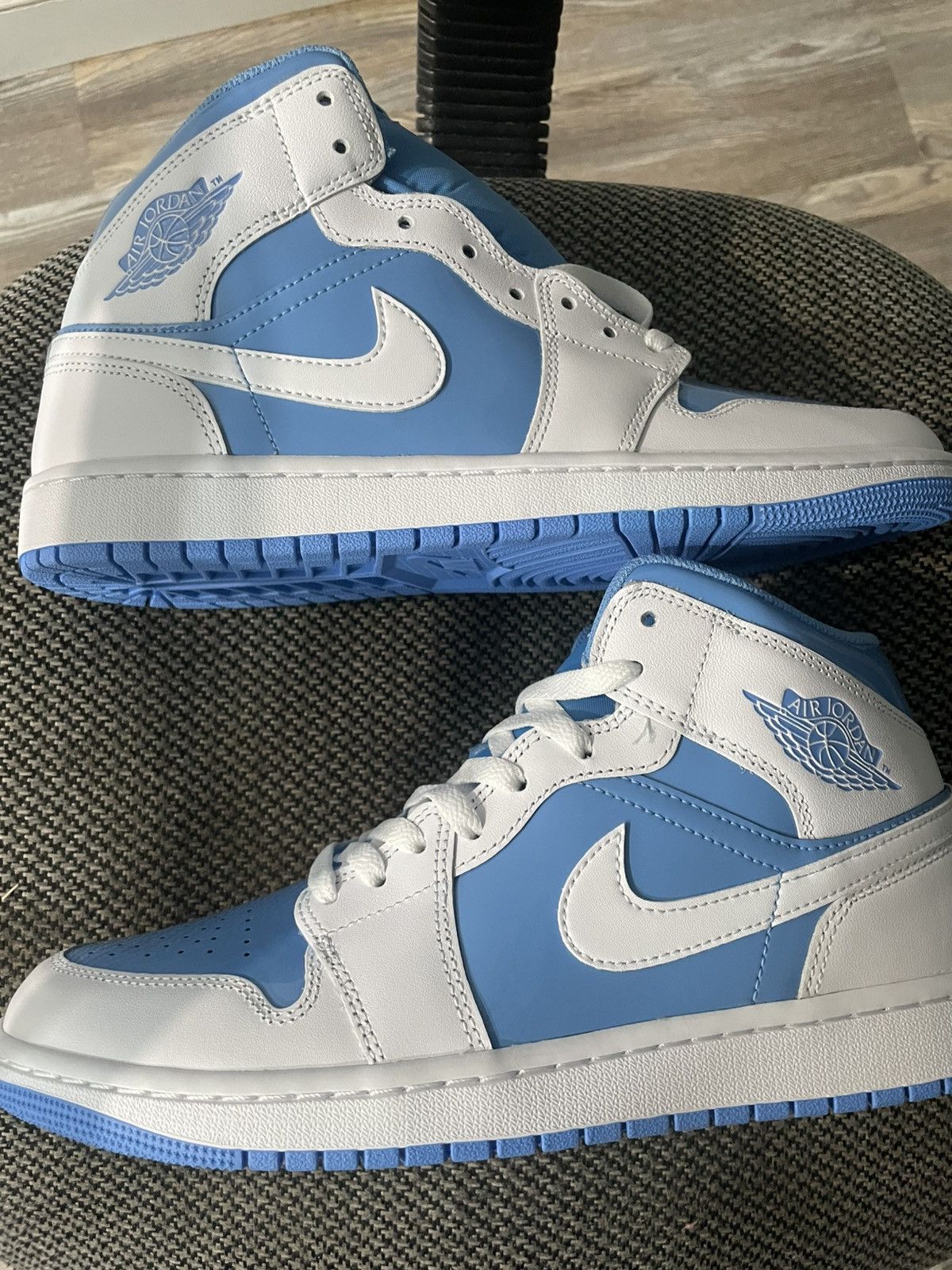 Jordan Brand × Nike Air Jordan 1 Mid SE Size US 9.5 / EU 42-43 - 2 Thumbnail