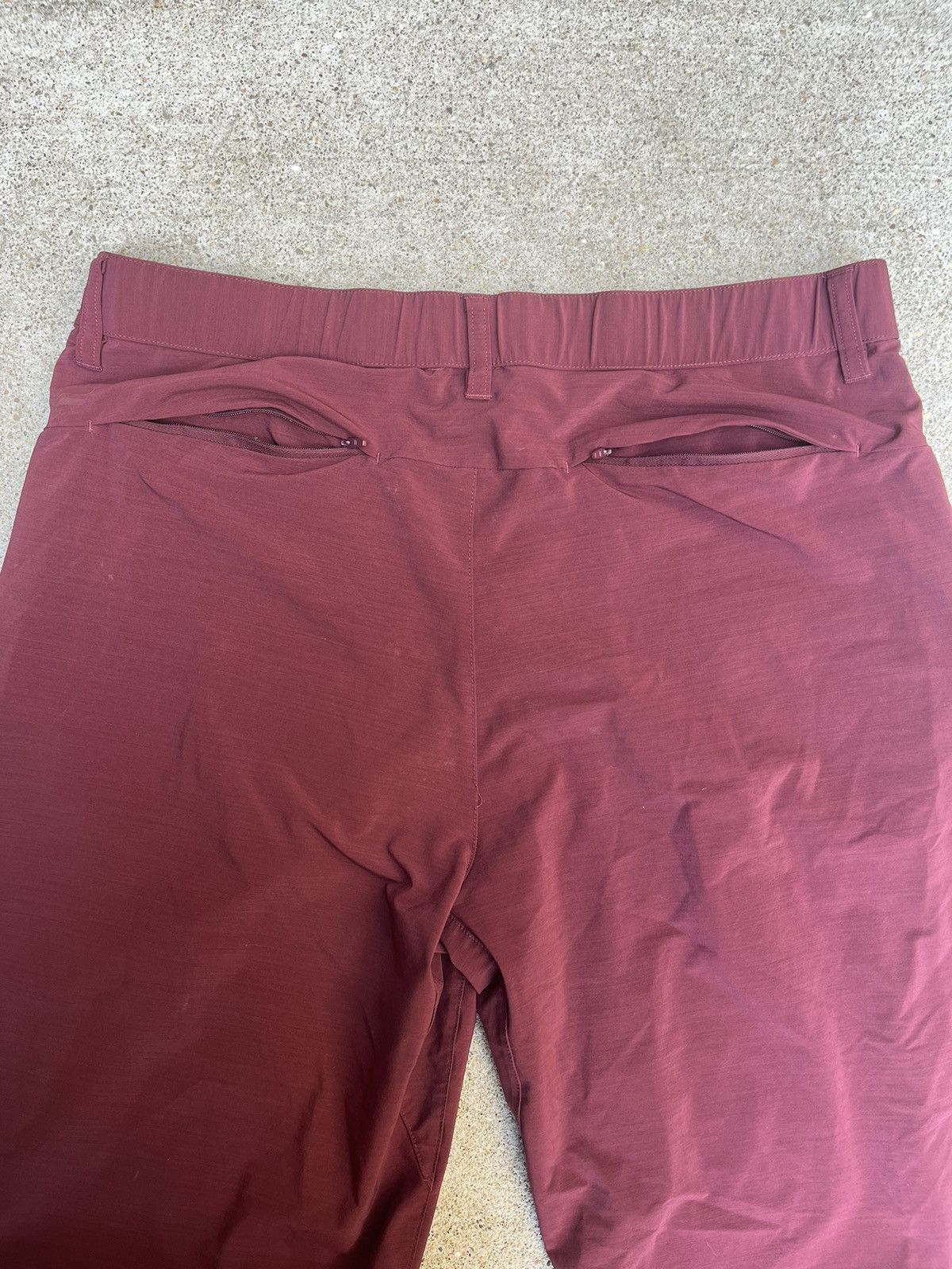 Fabletics Fabletics Maroon Workout Pants Size US 32 / EU 48 - 7 Thumbnail