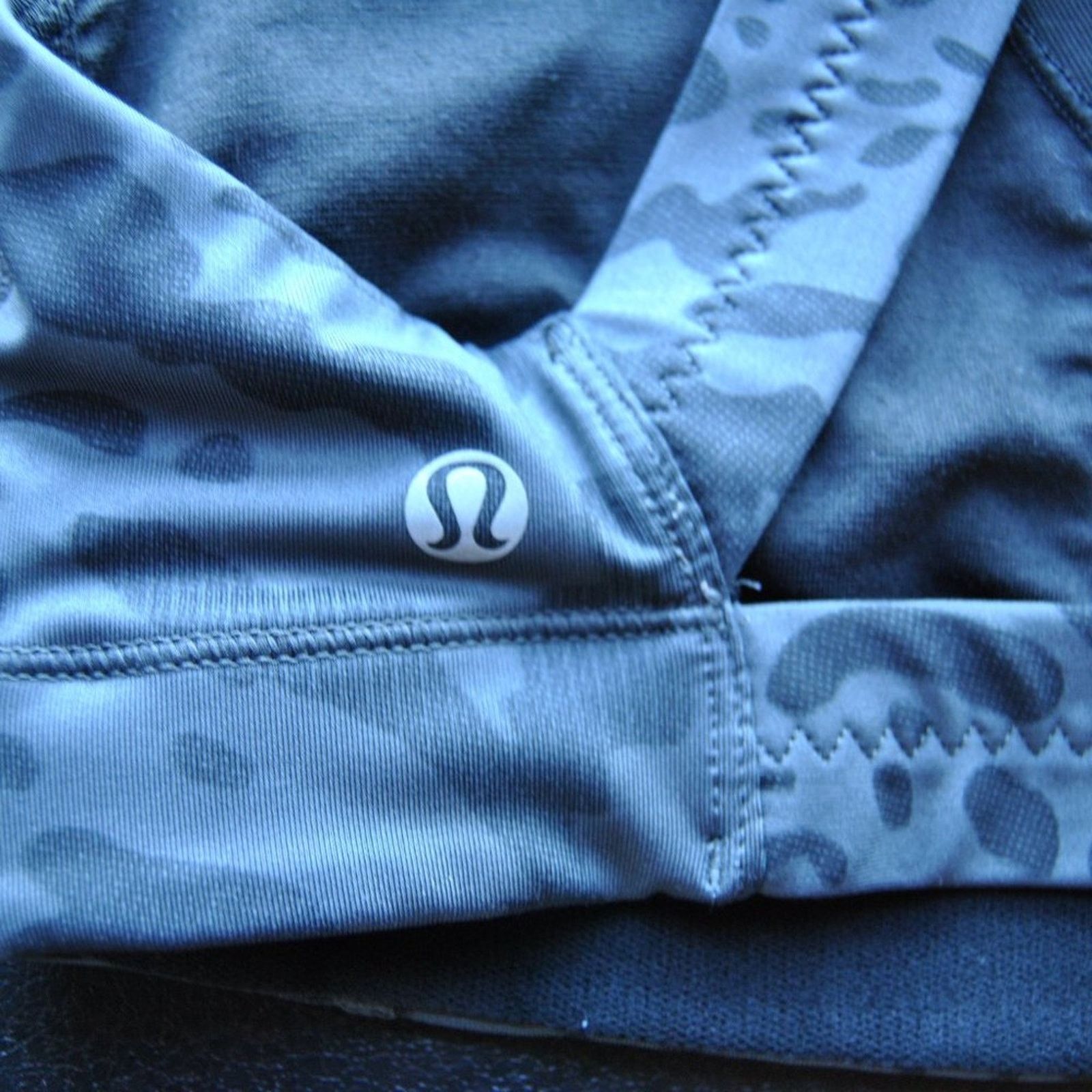 Lululemon Lululemon Animal Print Sports Bra Size: 4 (X-Small) Size XS / US 0-2 / IT 36-38 - 3 Thumbnail