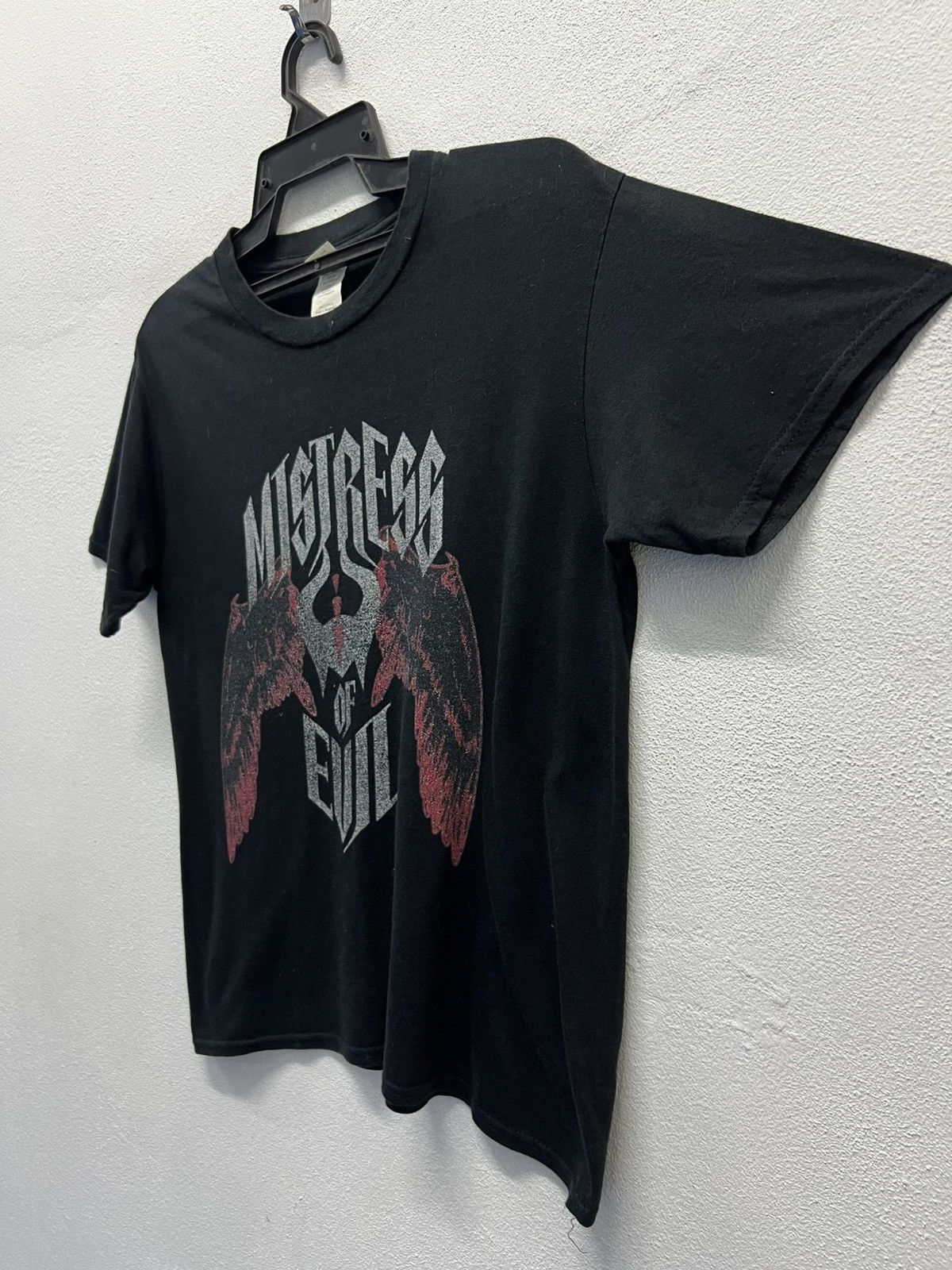 Gildan GILDAN MALEFICENT MISTRESS OF EVIL SHIRT Size US S / EU 44-46 / 1 - 4 Thumbnail