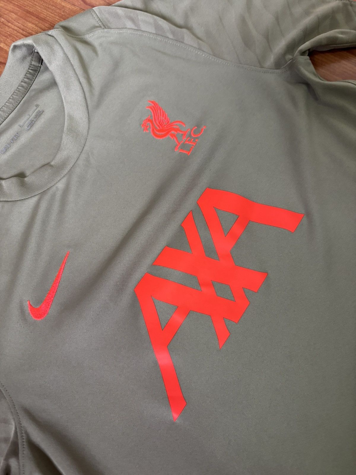 Nike Liverpool 2021/22 training T shirt Size US S / EU 44-46 / 1 - 2 Thumbnail