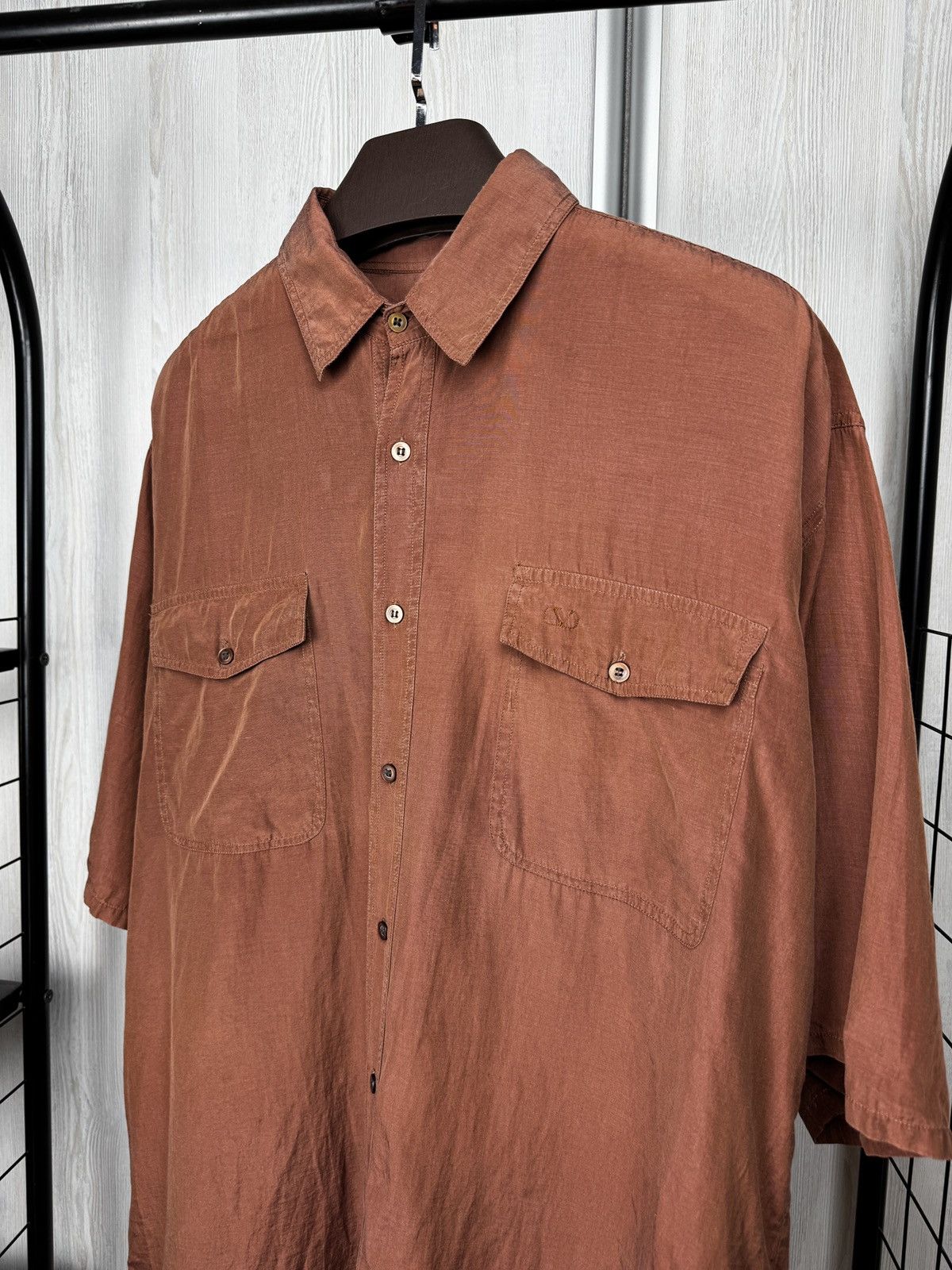 Valentino Valentino Uomo vintage brown rare silk ss shirt size XL Size US XL / EU 56 / 4 - 6 Thumbnail