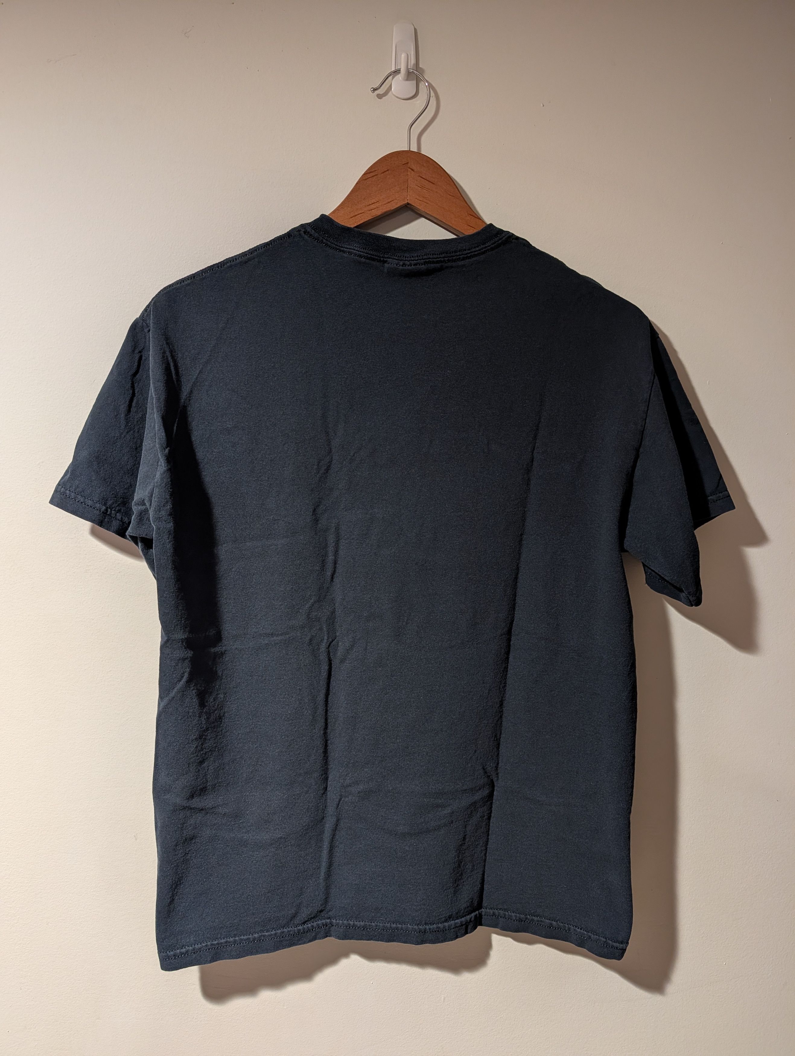 Band Tees Vtg Johnny Cash Middle Finger San Quentin Graphic T-Shirt Size US M / EU 48-50 / 2 - 8 Thumbnail