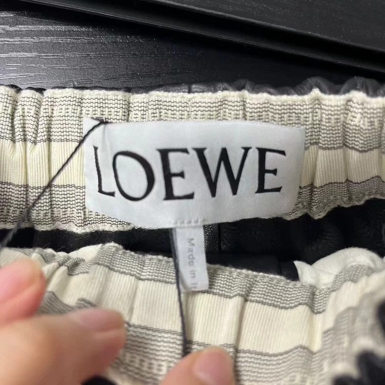 Loewe LOEWE size M Black Leather Drawstring Short Pants Size 25" / US 0 / IT 36 - 3 Thumbnail