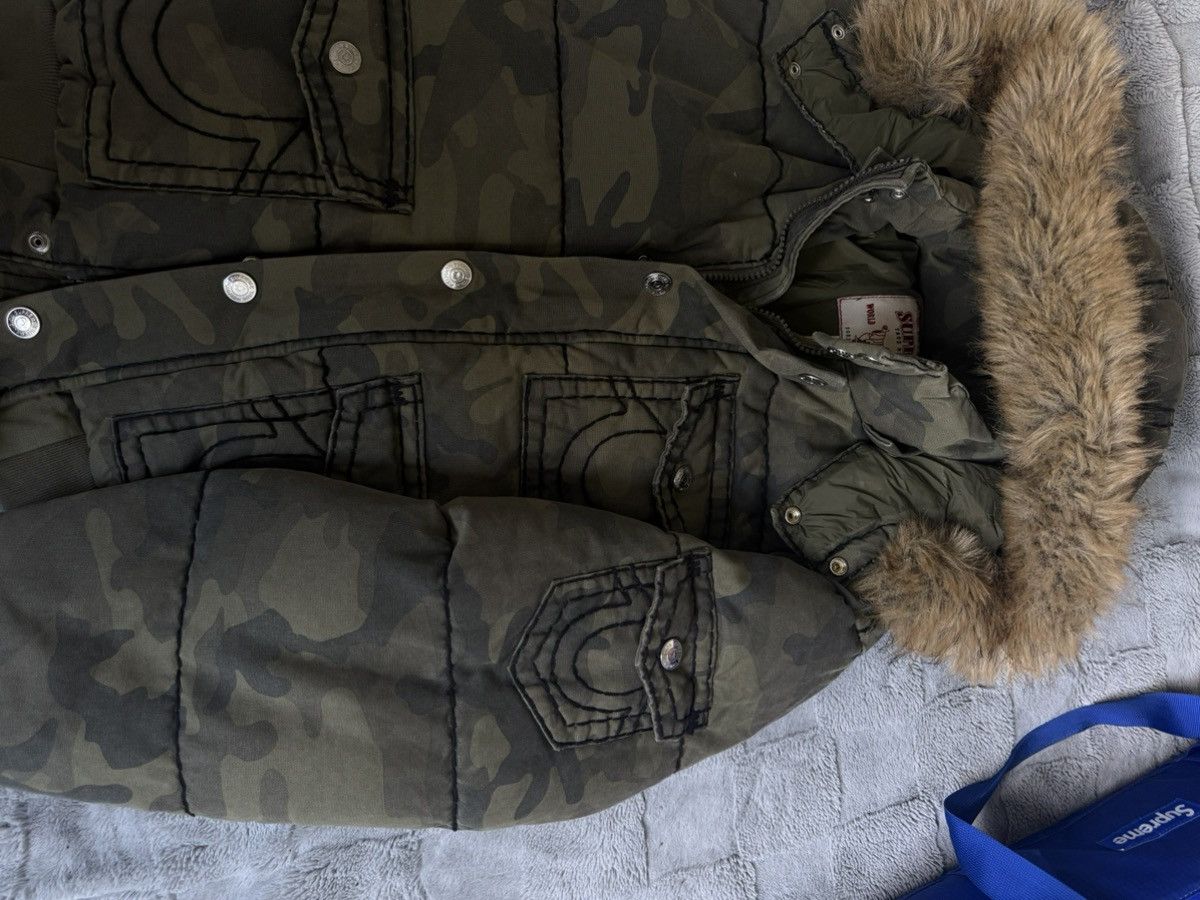 Supreme Supreme true religion aw2025 fur hood puffer jacket camo Size US L / EU 52-54 / 3 - 6 Thumbnail