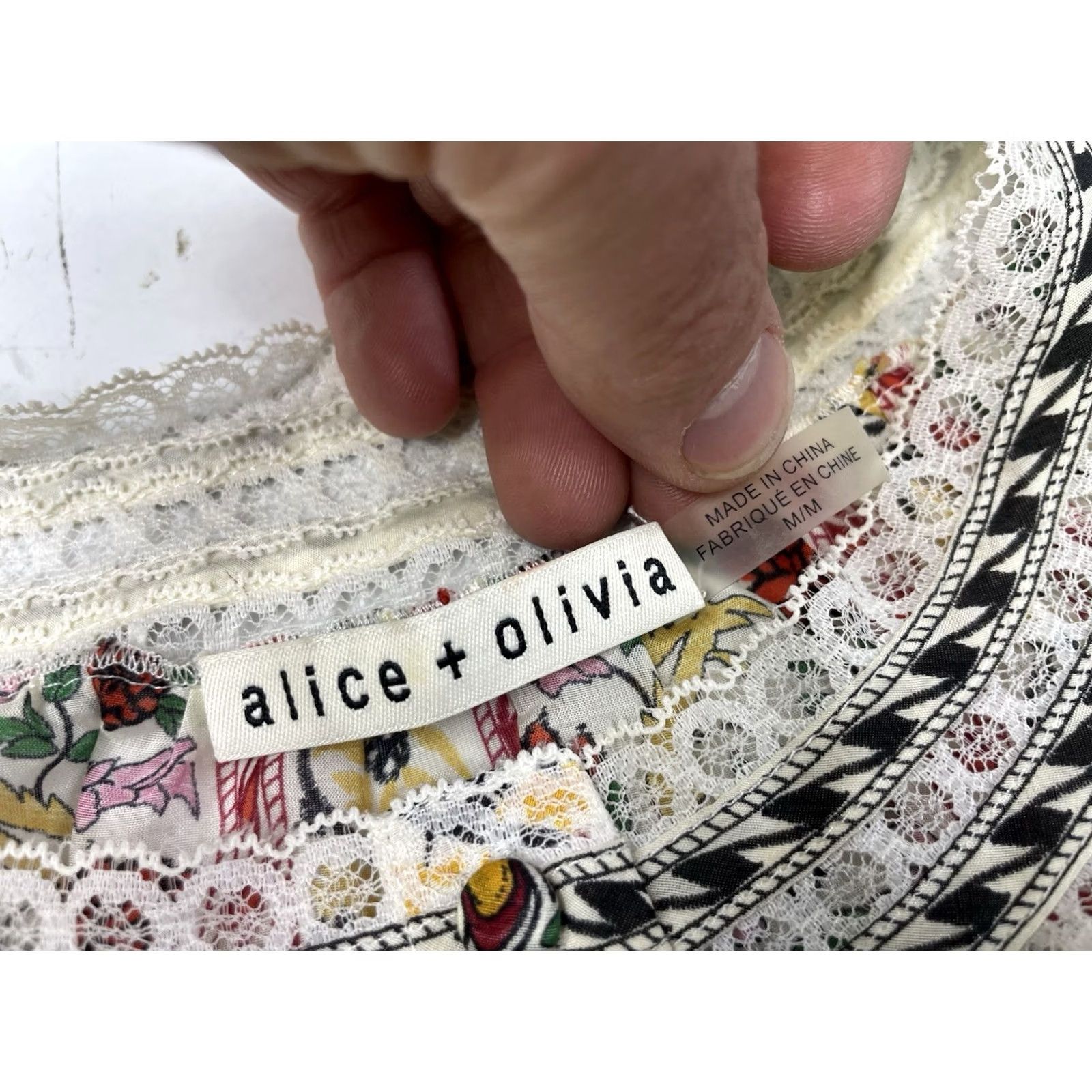 Alice + Olivia Alice + Olivia Cherelle Blouse Floral Cotton Silk Size Medium Size M / US 6-8 / IT 42-44 - 3 Thumbnail