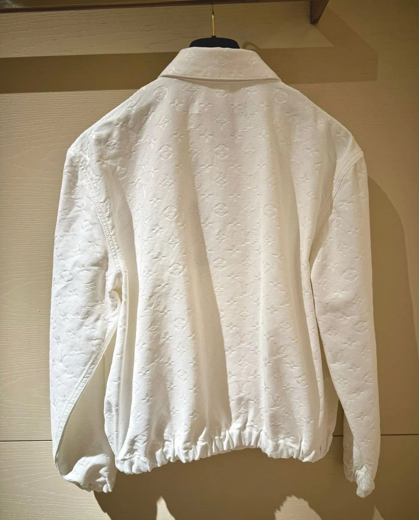 Louis Vuitton white embossed logo pilot jacket Size US L / EU 52-54 / 3 - 3 Thumbnail