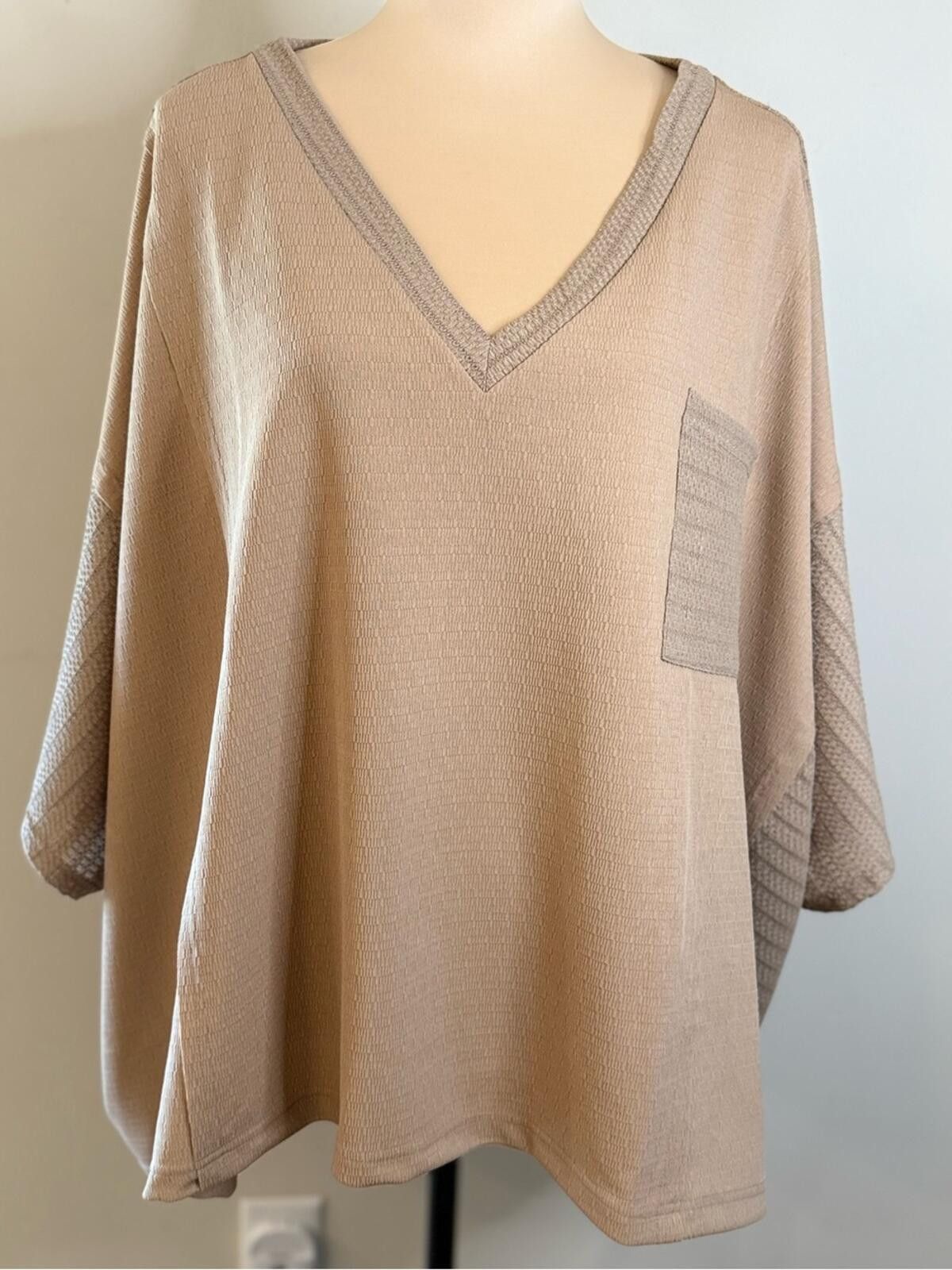 Henson Heyson boho mixed knit oversized tan V neck top SZ M Size M / US 6-8 / IT 42-44 - 1 Thumbnail