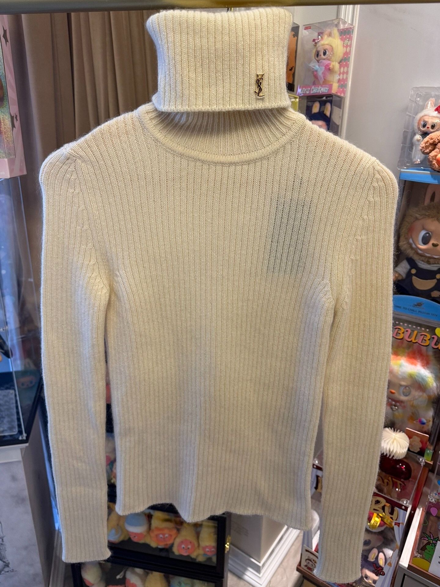 Saint Laurent Paris Saint Laurent YSL Cream Logo Turtleneck Sweater Size S / US 4 / IT 40 - 1 Thumbnail
