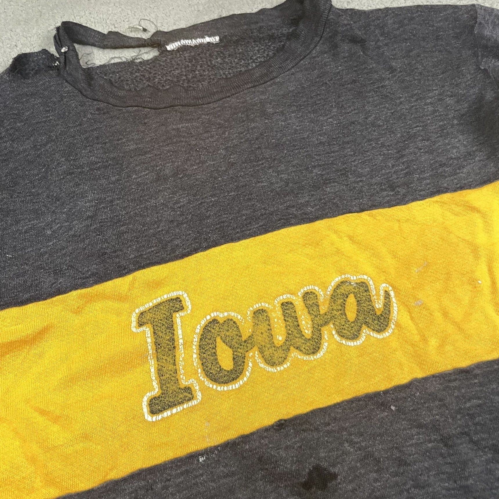Thrasher VINTAGE Iowa Sweatshirt Shirt S Gray 90s Pullover Mens Distressed Graphic Print Lightweight Size US S / EU 44-46 / 1 - 2 Thumbnail