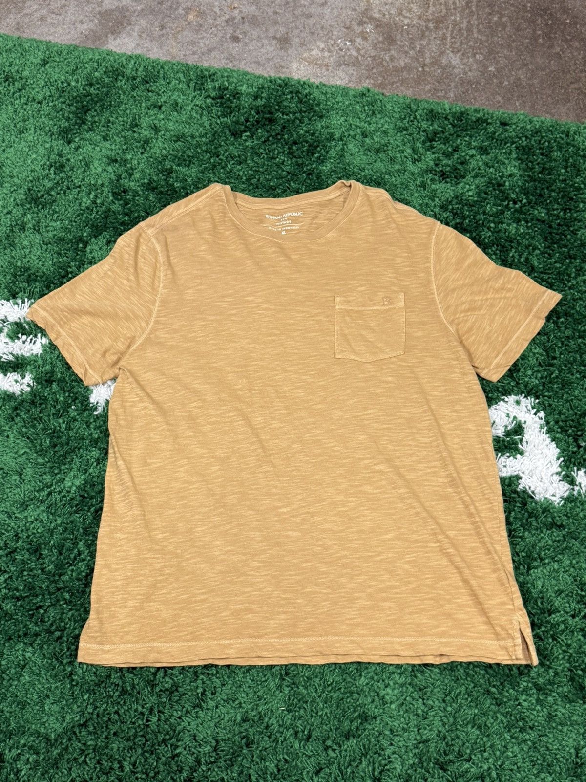 Banana Republic Banana Republic Yellow / Gold Pocket Logo BR Tee XL 90s BR Size US XL / EU 56 / 4 - 1 Thumbnail