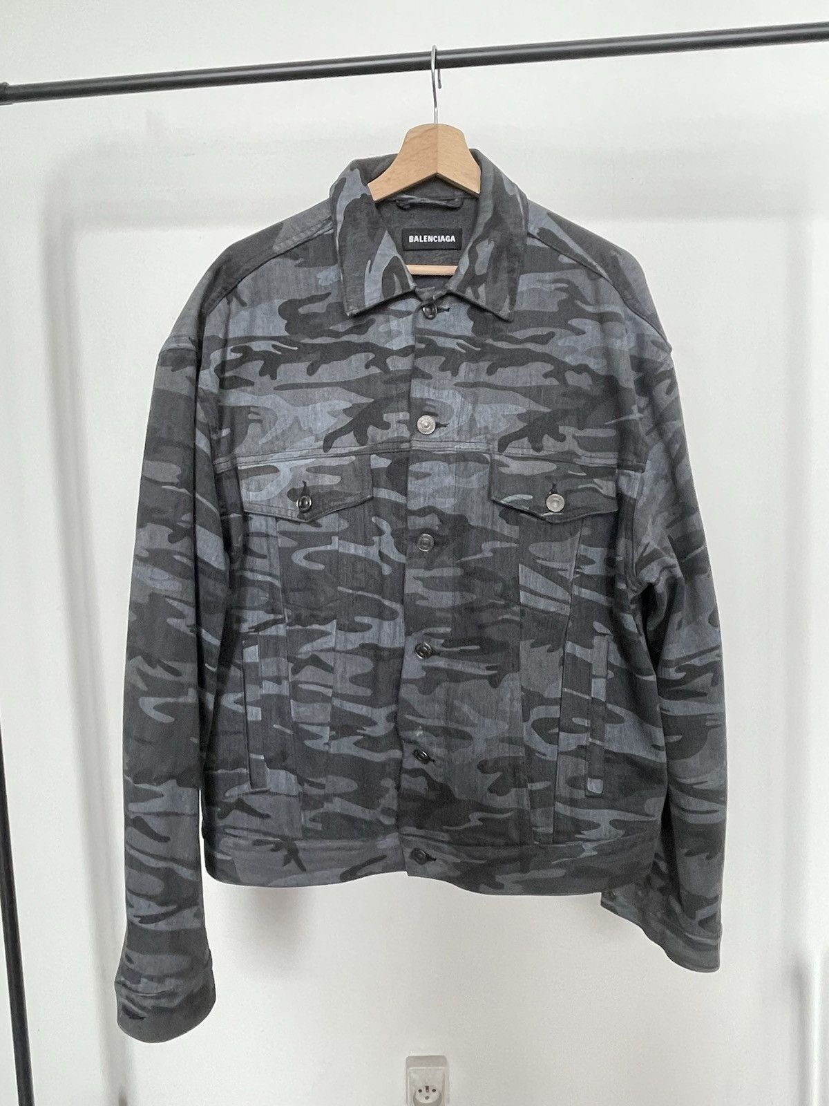 Balenciaga Balenciaga Greg camo trucker denim jacket Size US M / EU 48-50 / 2 - 1 Thumbnail