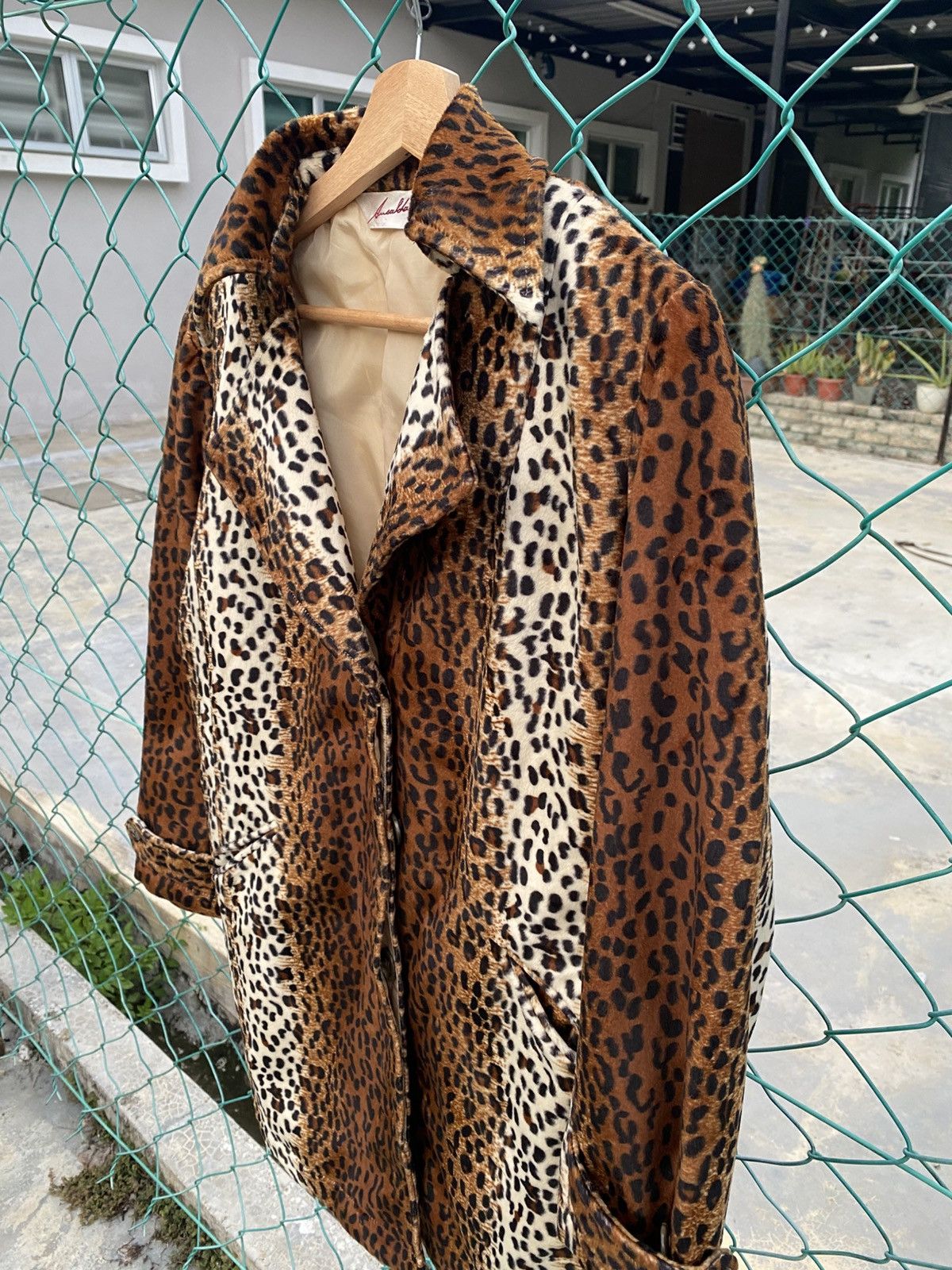Japanese Brand ‼️Rare‼️ Japanese Leopard trench coat Size M / US 6-8 / IT 42-44 - 4 Thumbnail