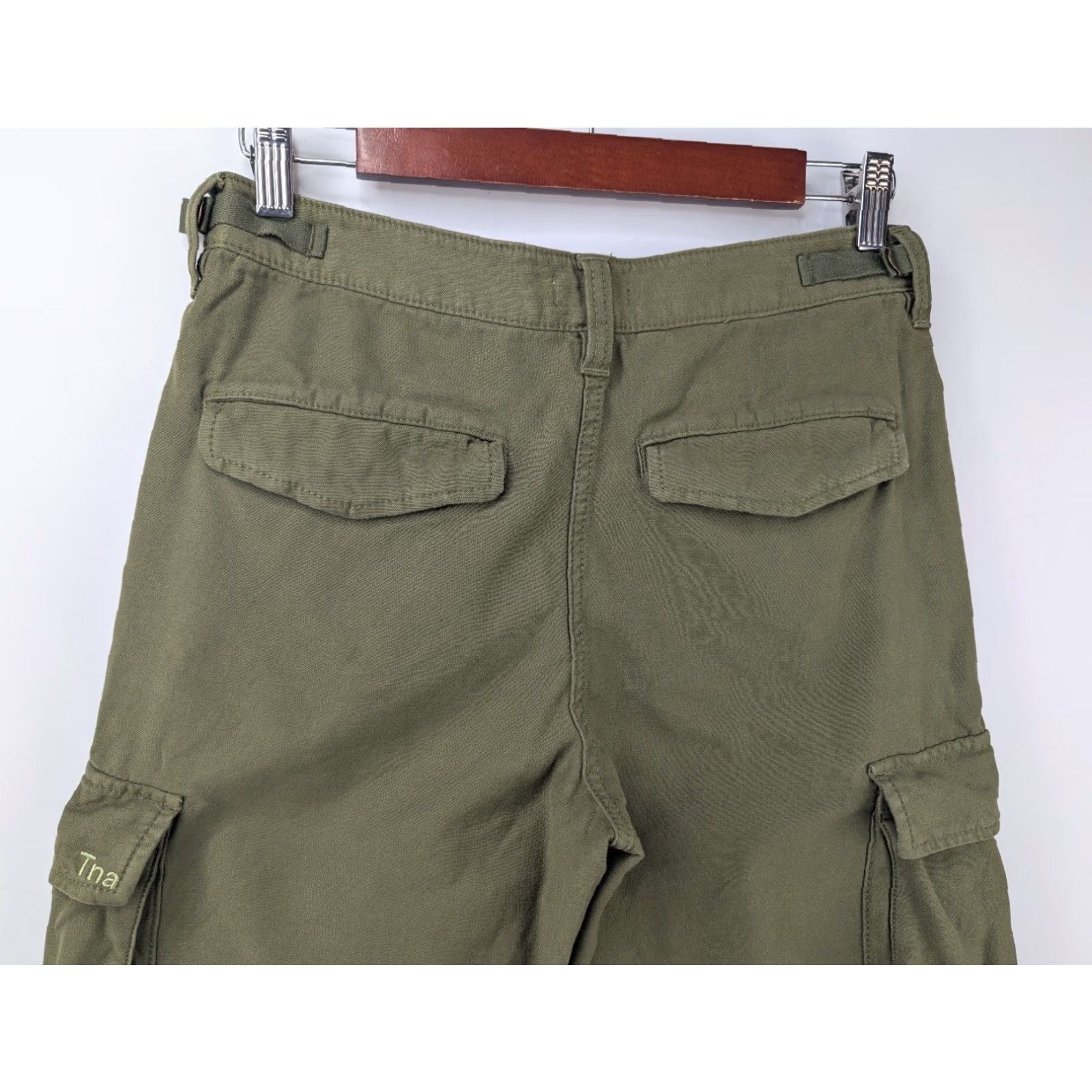 Aritzia Aritzia TNA Supply Cargo Pants Women's Size 4 Army Green Cargo Pants Tapered Regular Waist Buckle Zipper Size 27" / US 4 / IT 40 - 6 Thumbnail