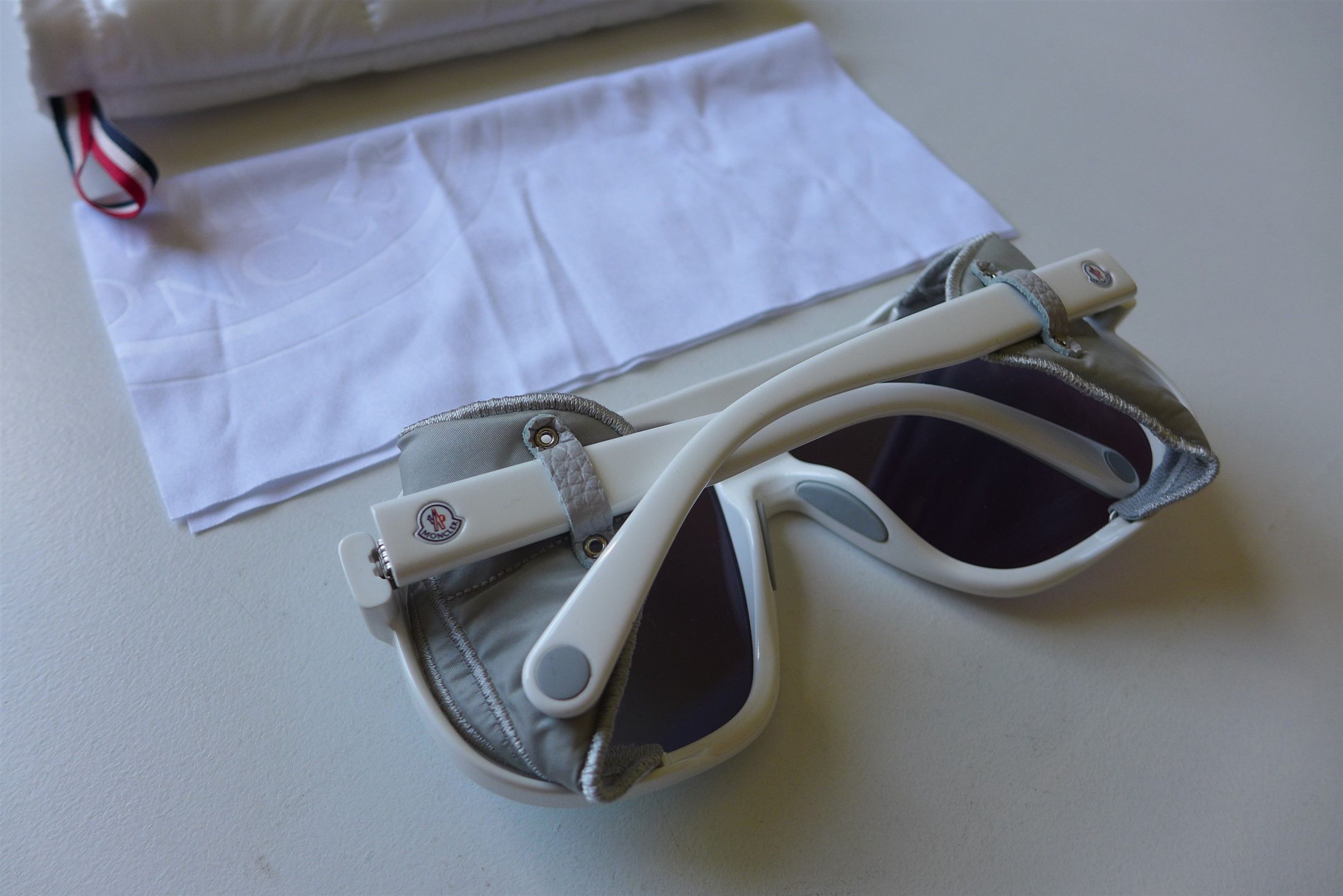 Moncler Moncler Diffractor Sunglasses - White / Smoke Mirror Size ONE SIZE - 5 Thumbnail