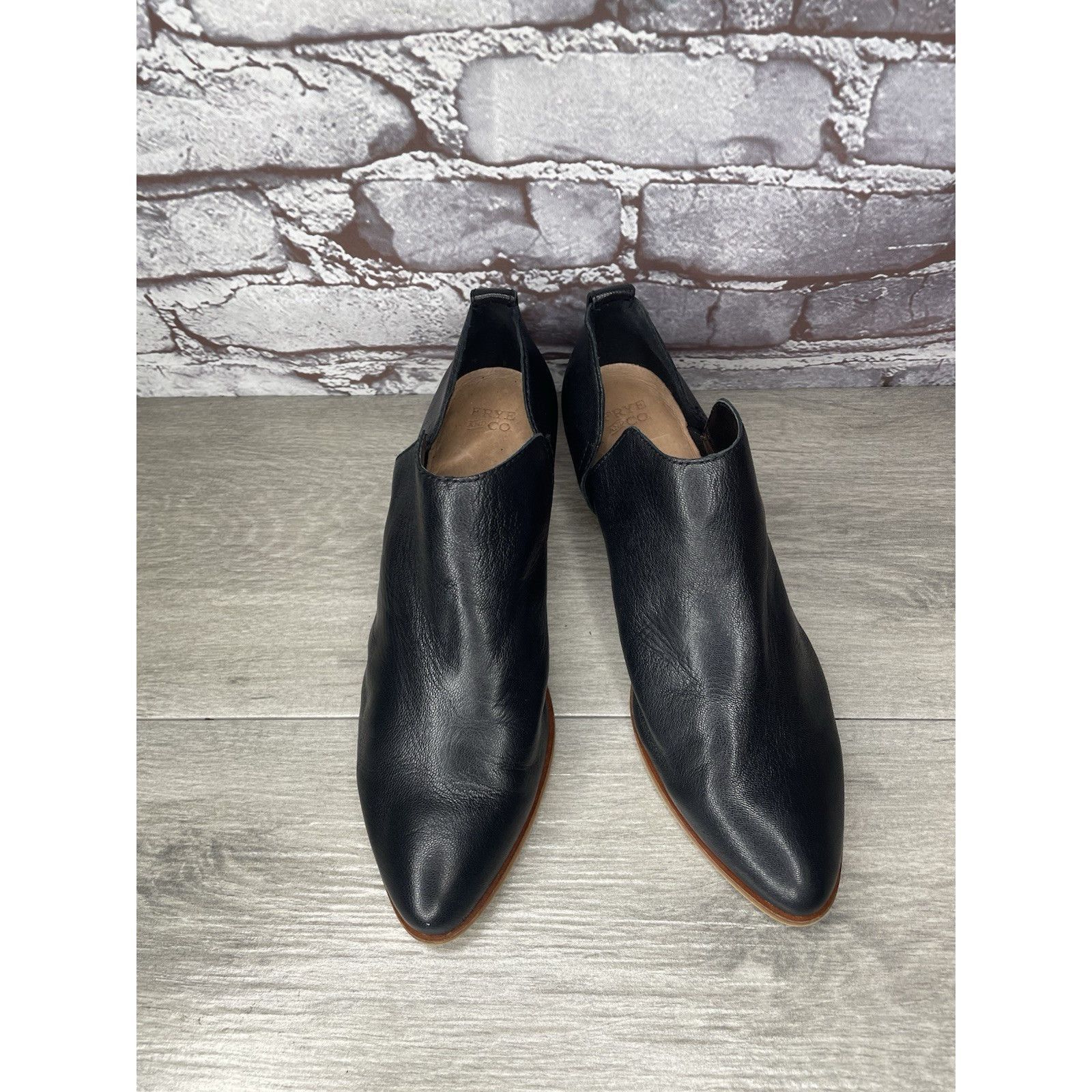 Frye Frye and Co. Rubie Black Leather Slip On V Cut Out Sides Hee Size US 7.5 / IT 37.5 - 3 Thumbnail