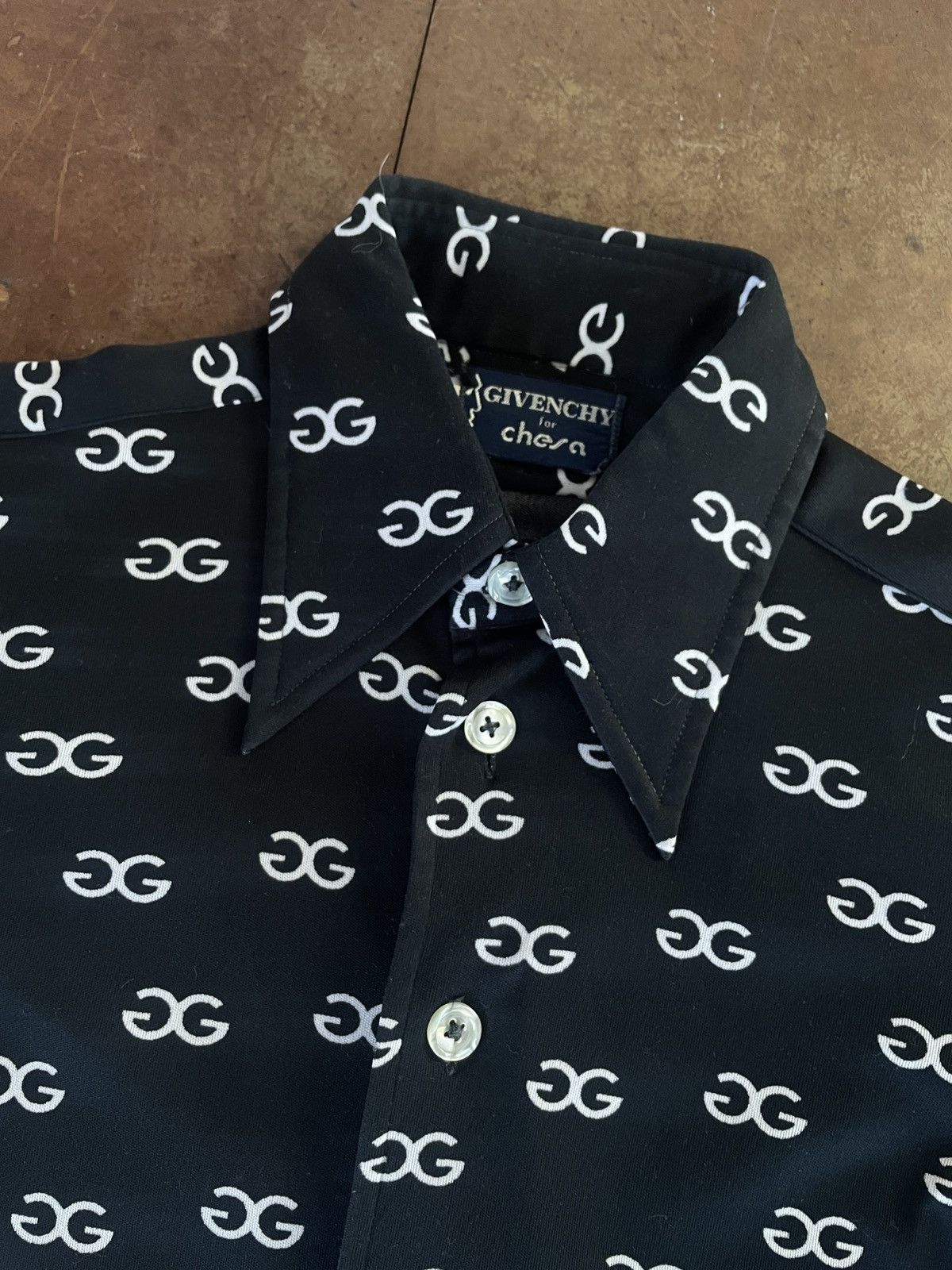 Givenchy RARE 1970’s Givenchy X Chesa GG logo Button Up Shirt Size US S / EU 44-46 / 1 - 7 Thumbnail