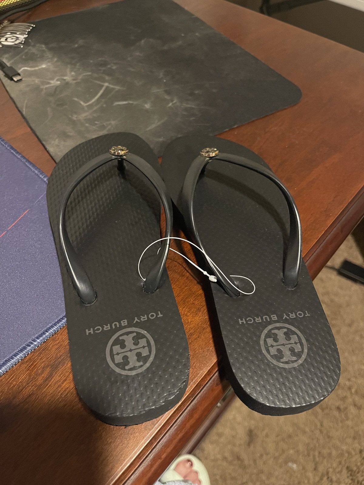 Tory Burch Tory Burch thin flip flop in size 5 in black Size US 5 / IT 35 - 2 Thumbnail