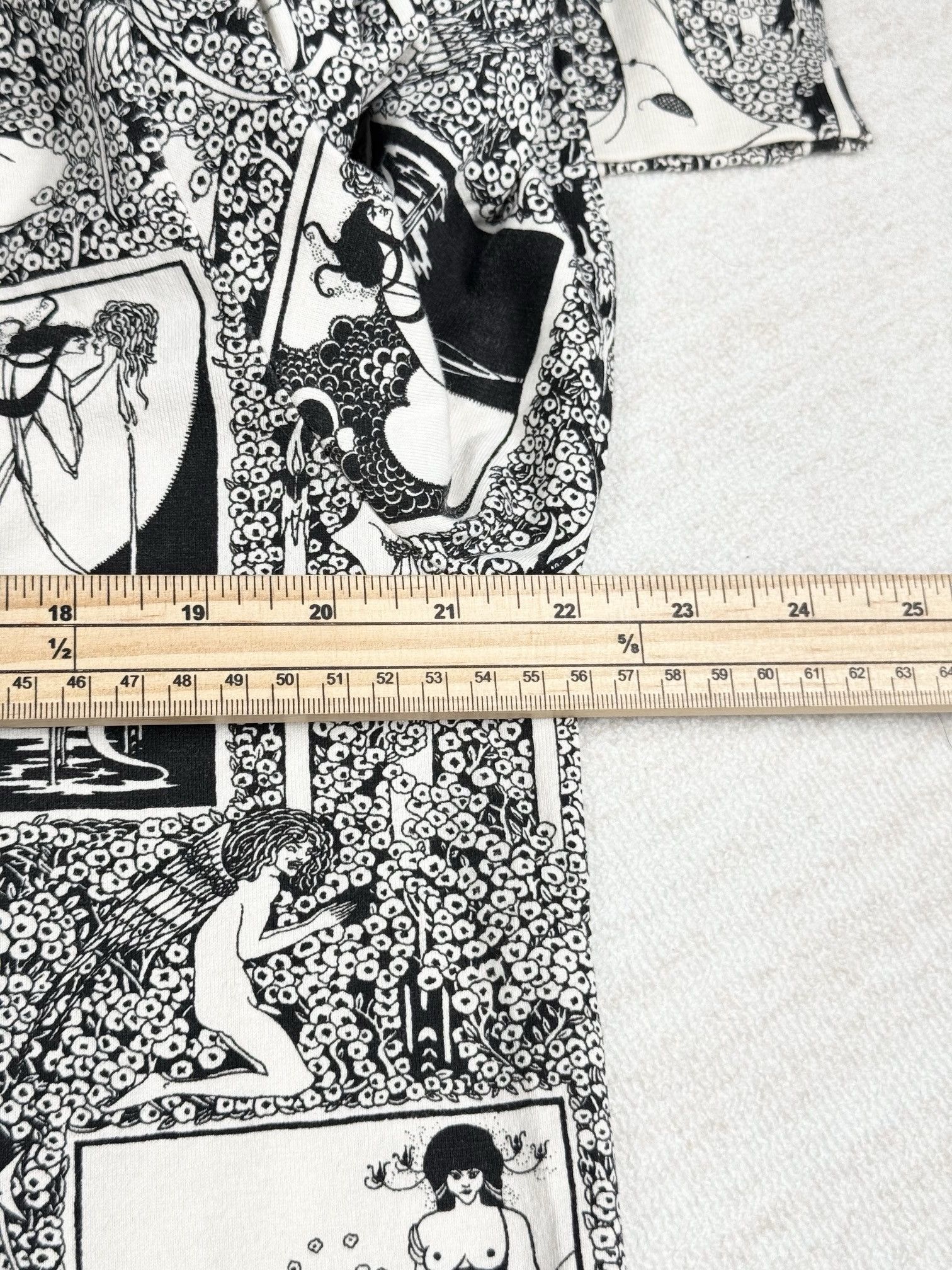 Supreme Salome stake tee L Size US L / EU 52-54 / 3 - 9 Thumbnail