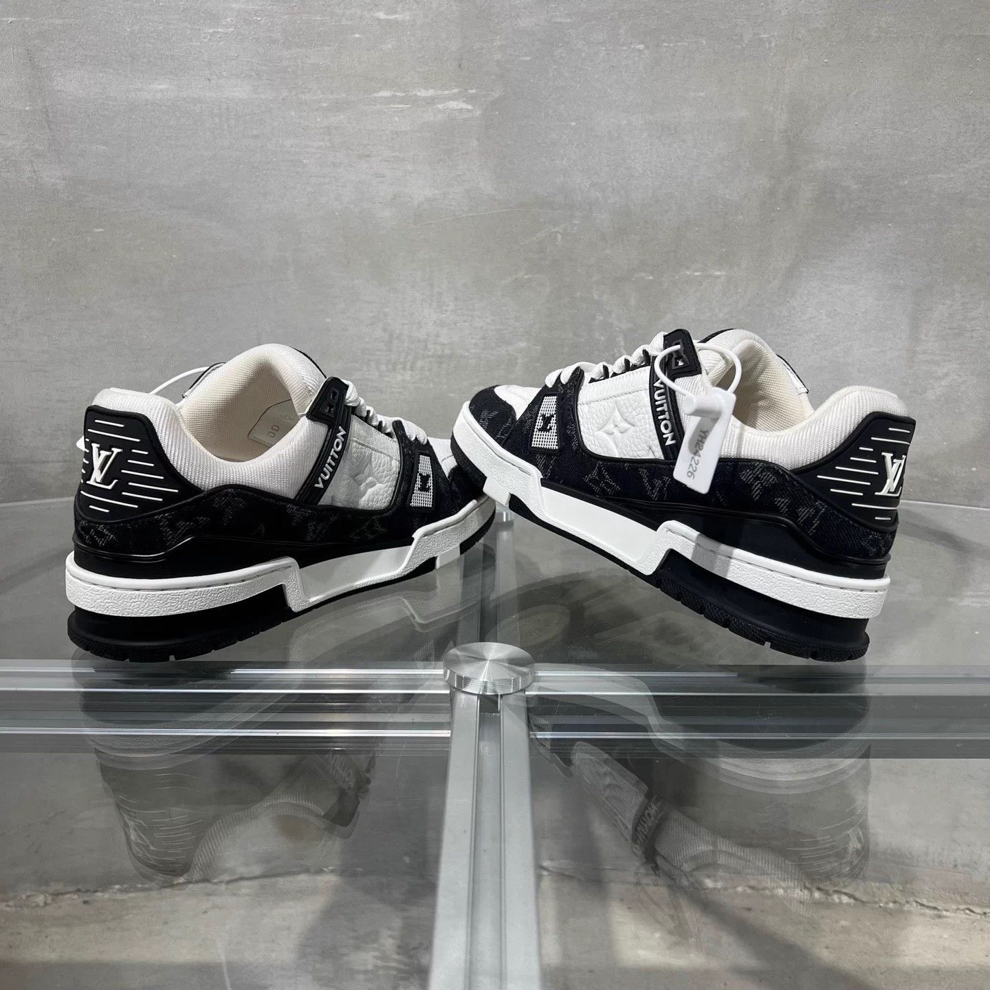 Louis Vuitton LV Trainer Black/White UK3/37 Size US 6 / IT 36 - 5 Thumbnail