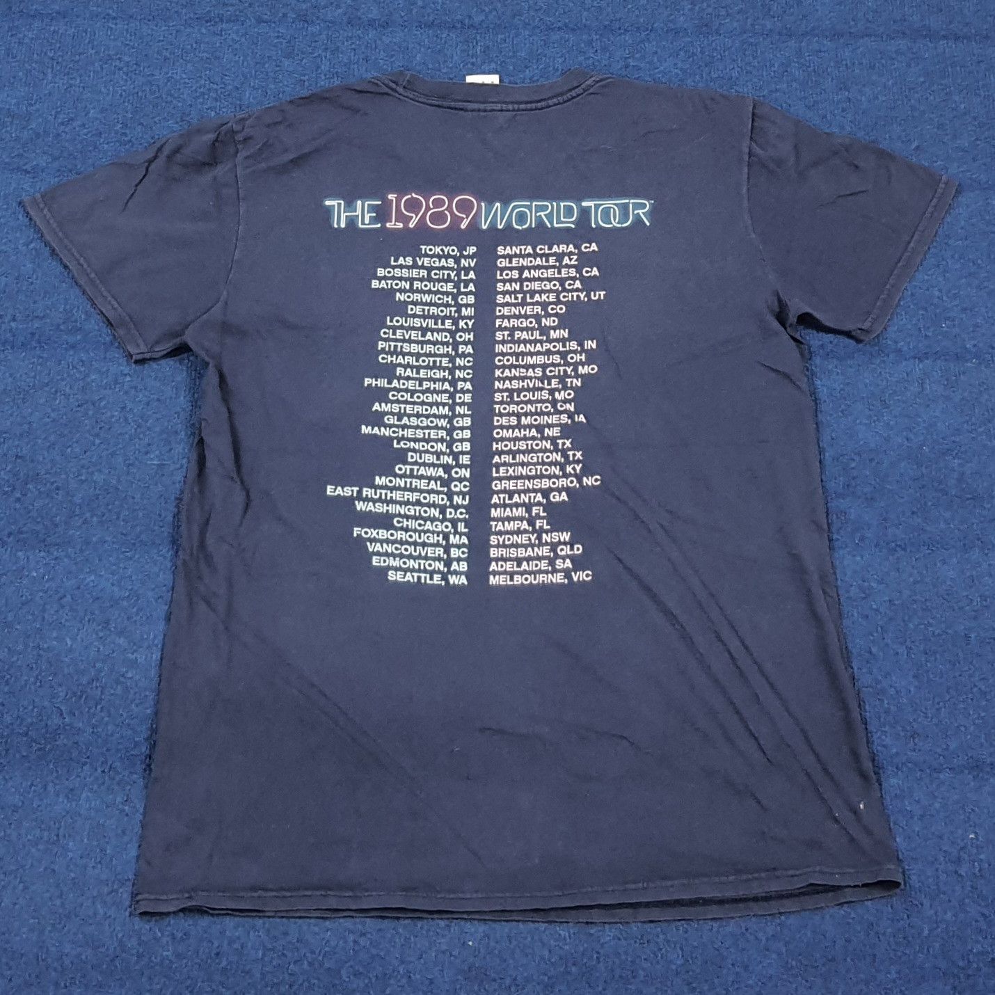 Band Tees Vintage Taylor Swift The 1989 World Tour Tshirt C301N2 Size US M / EU 48-50 / 2 - 4 Thumbnail
