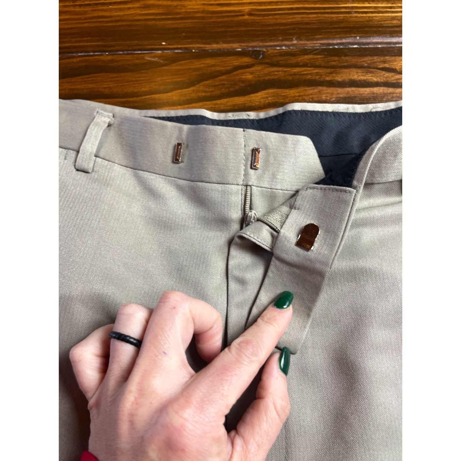 Liz Claiborne VINTAGE Claiborne Dress Pants Men’s 34/29 Tan Hook & Eye Pockets Flap Front Dress Pants Mens Size US 34 / EU 50 - 4 Thumbnail