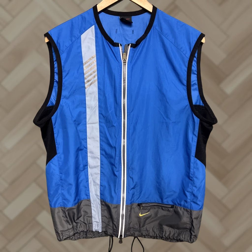 Nike VINTAGE Nike Nylon Vest Blue Black XL UNISEX Vest Woman XL Blue Windbreaker Mens Womens Size XL / US 12-14 / IT 48-50 - 1 Thumbnail