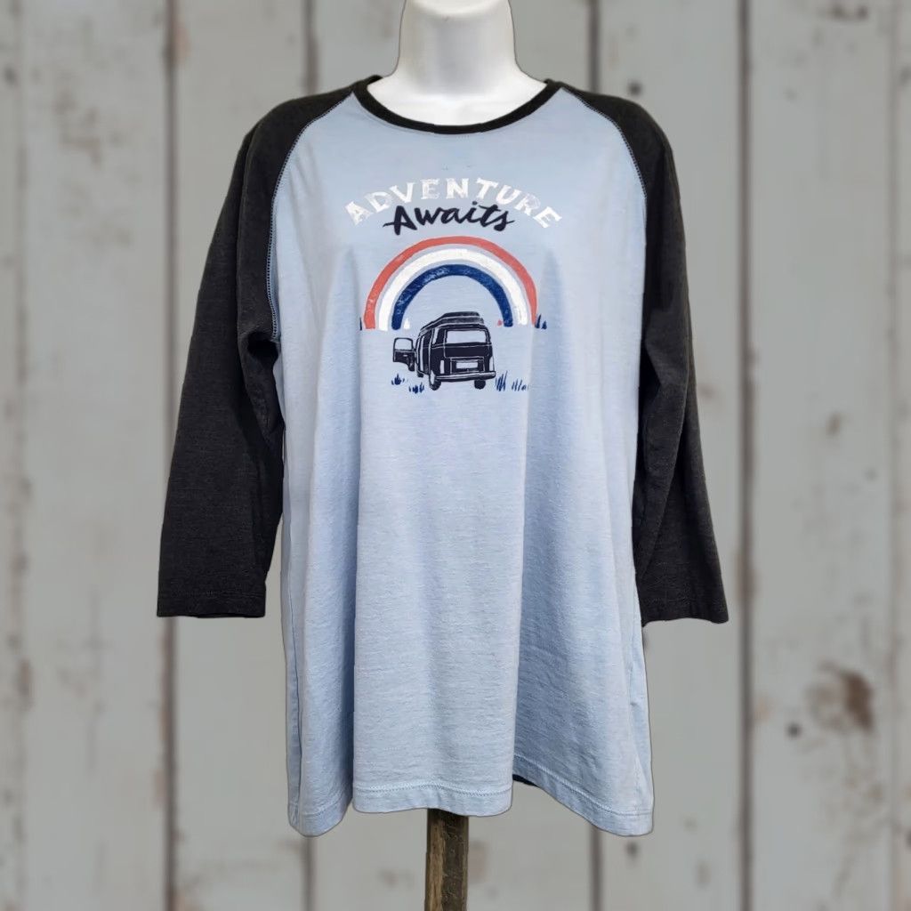 The North Face The North Face T-Shirt Women's XXL Blue Raglan "Adventure Awaits" Camper Shirt Womens Regular Size 2XL Blue Raglan Sleeve, Outdoor, Casual Size XXL / US 16-18 / IT 52-54 - 1 Thumbnail
