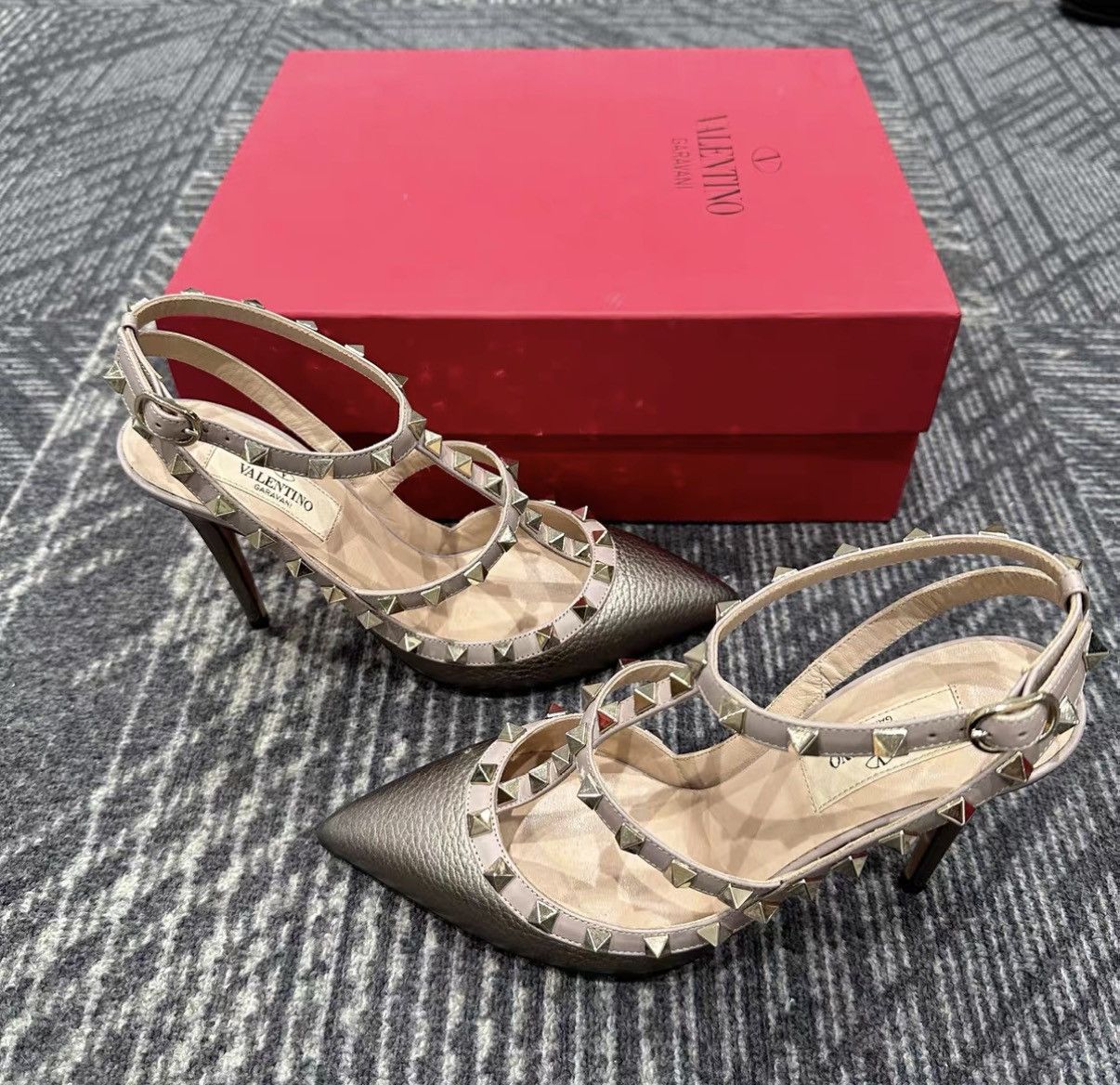 Valentino Valentino Grained Leather Studded High Heels J42 Size US 7 / IT 37 - 4 Thumbnail