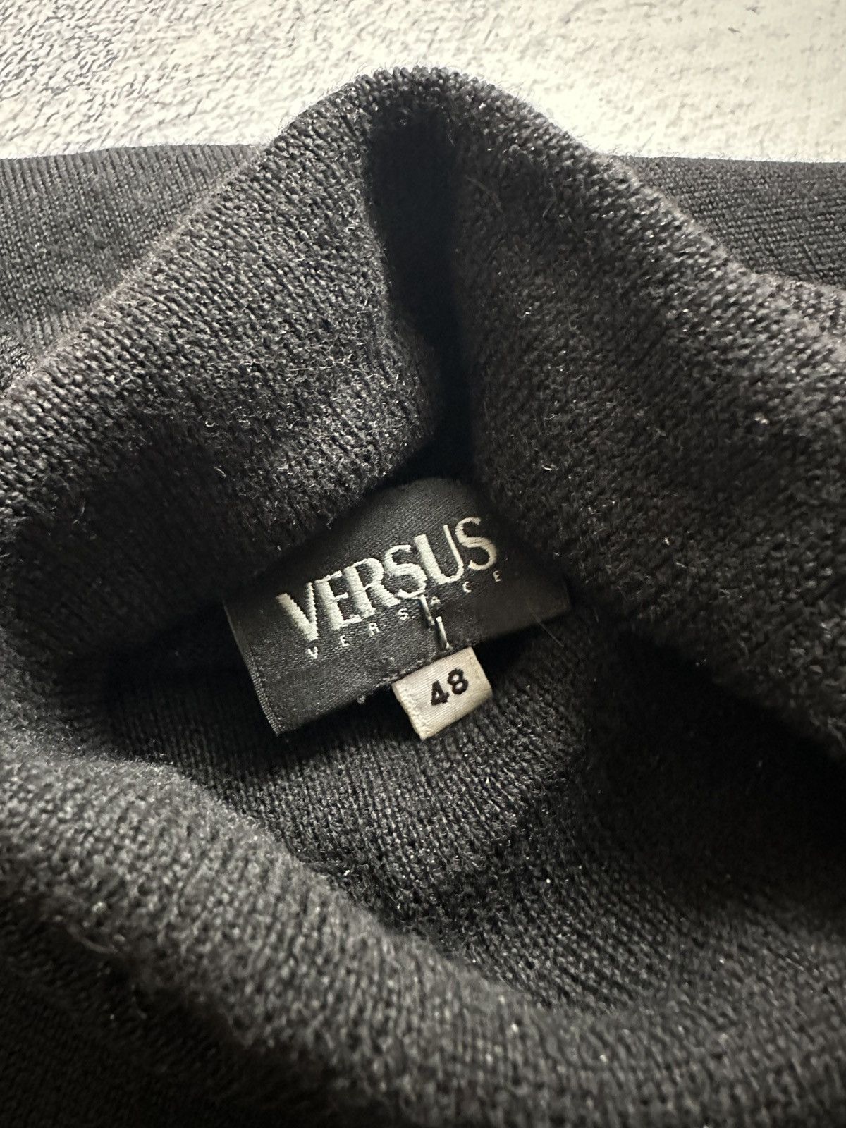 Versace Vintage Versace Versus Black sweater Size US M / EU 48-50 / 2 - 9 Thumbnail