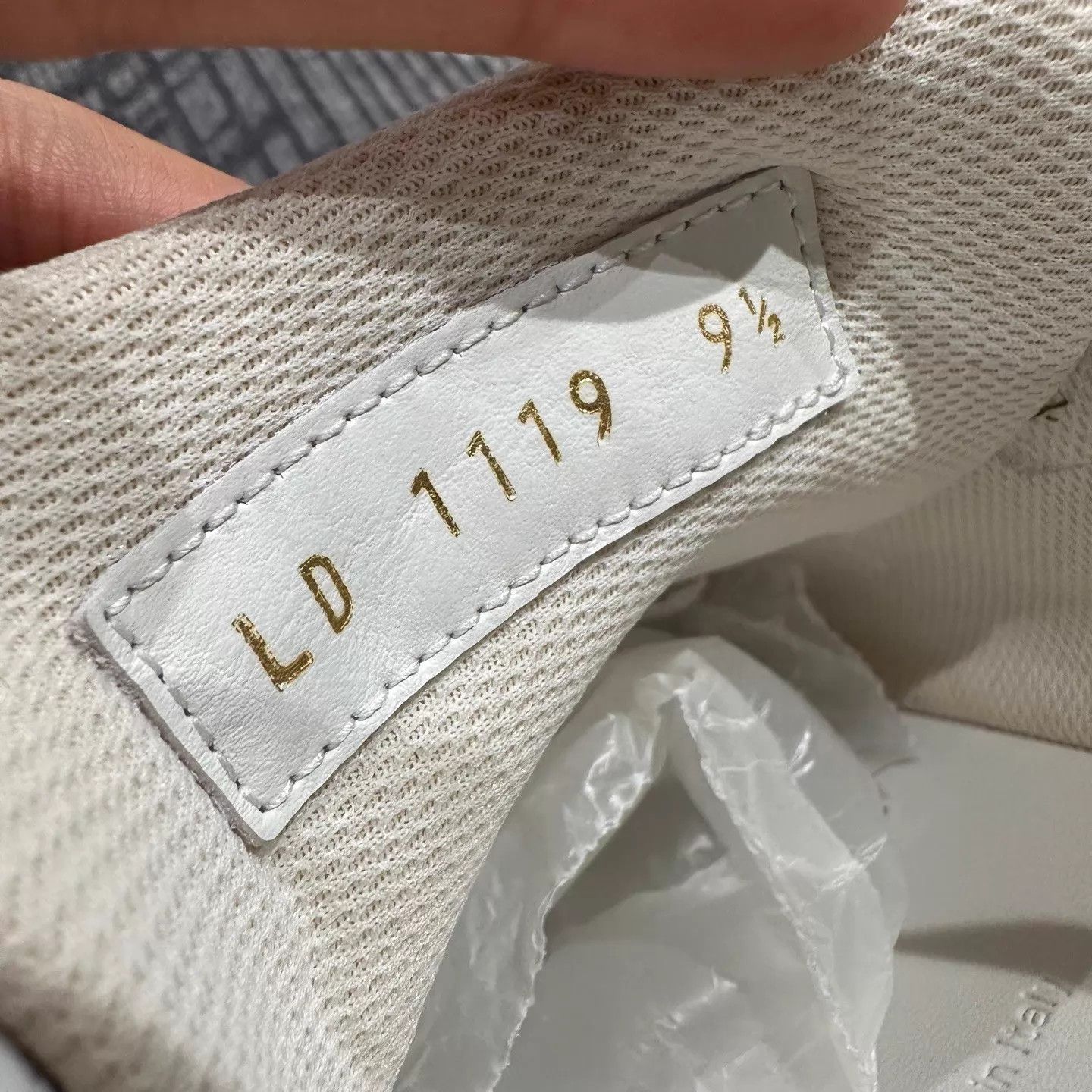 Louis Vuitton LV Monogram White Sneaker Red Tail US9.5/EU43.5 99 New Size US 10.5 / EU 43-44 - 7 Thumbnail